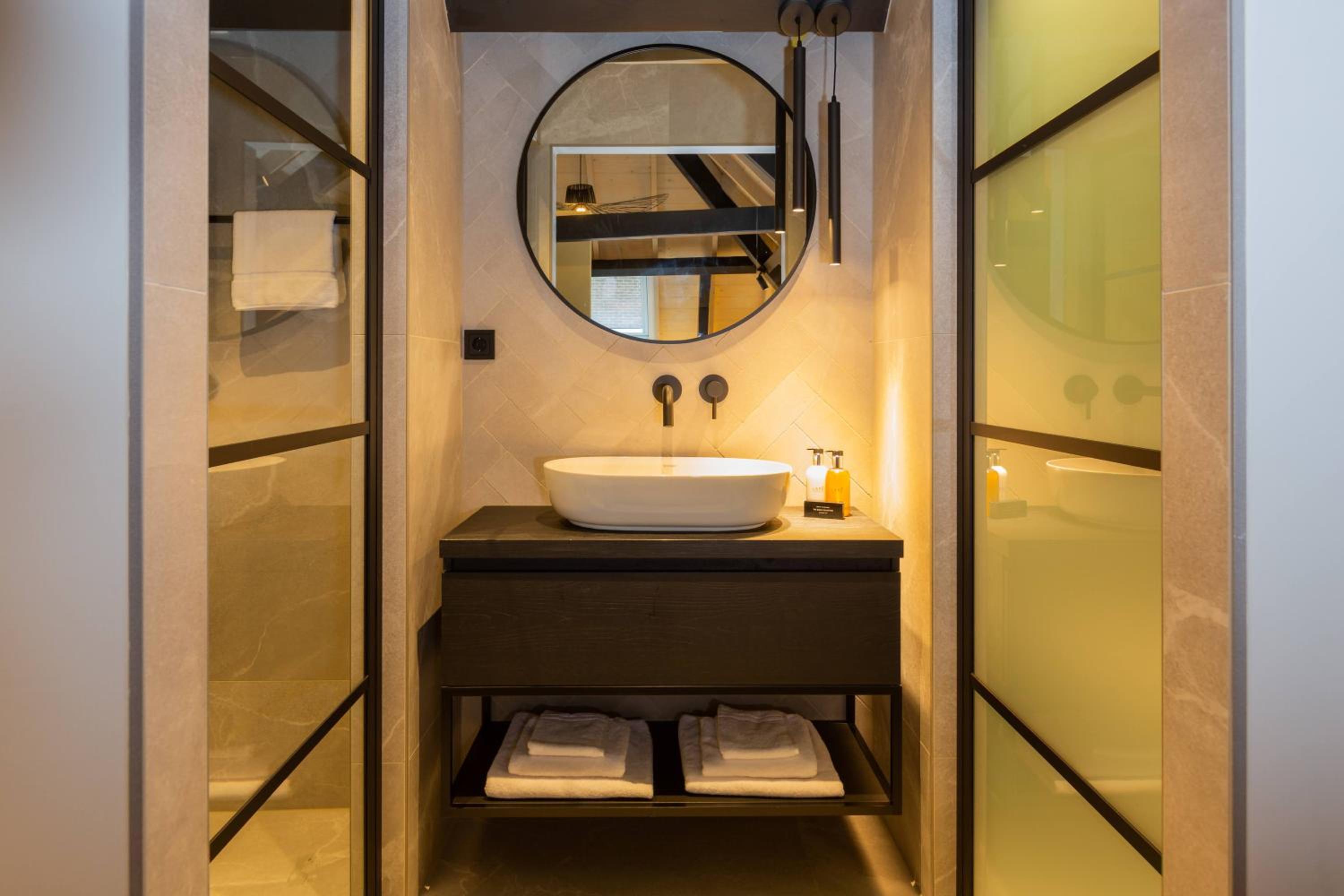 Deluxe Suite - Photo 5