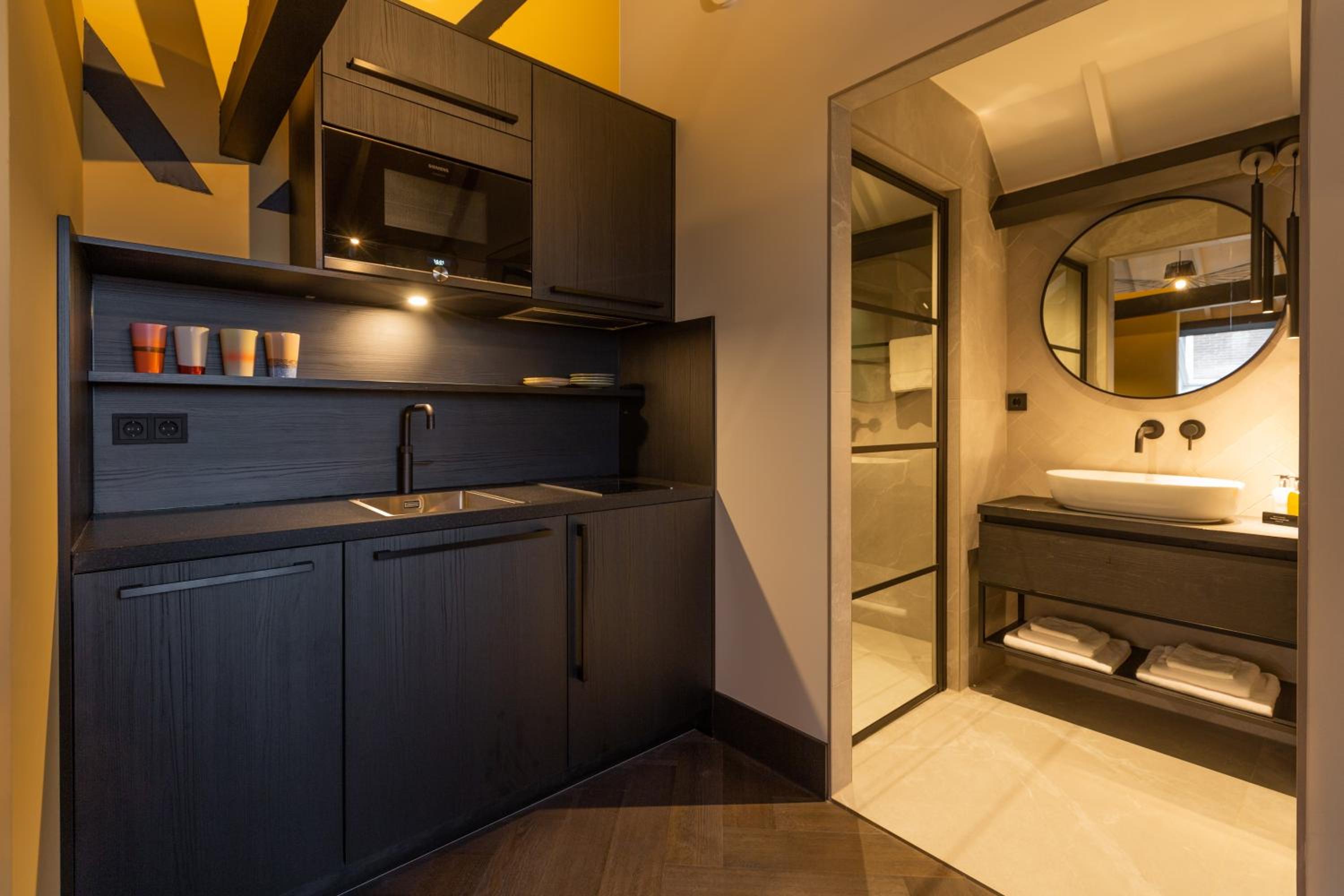 Deluxe Suite - Photo 7