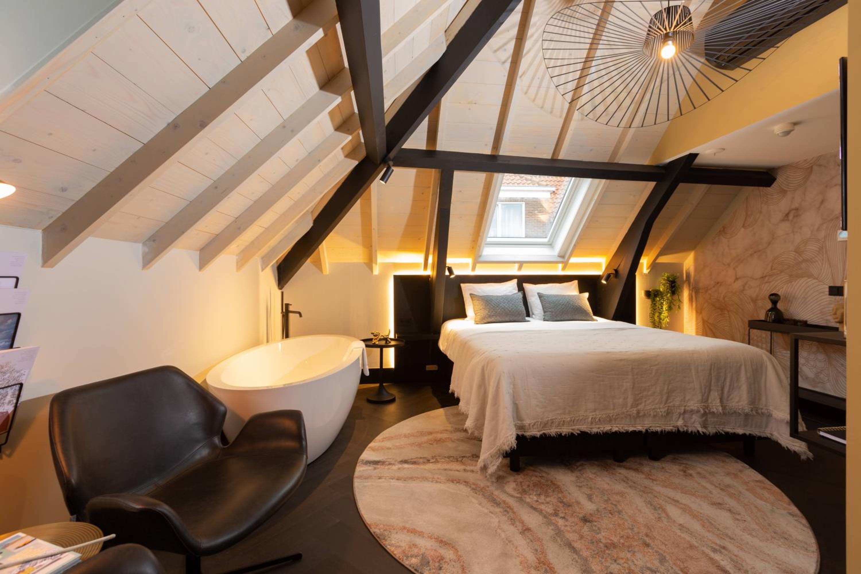 Deluxe Suite - Photo 1