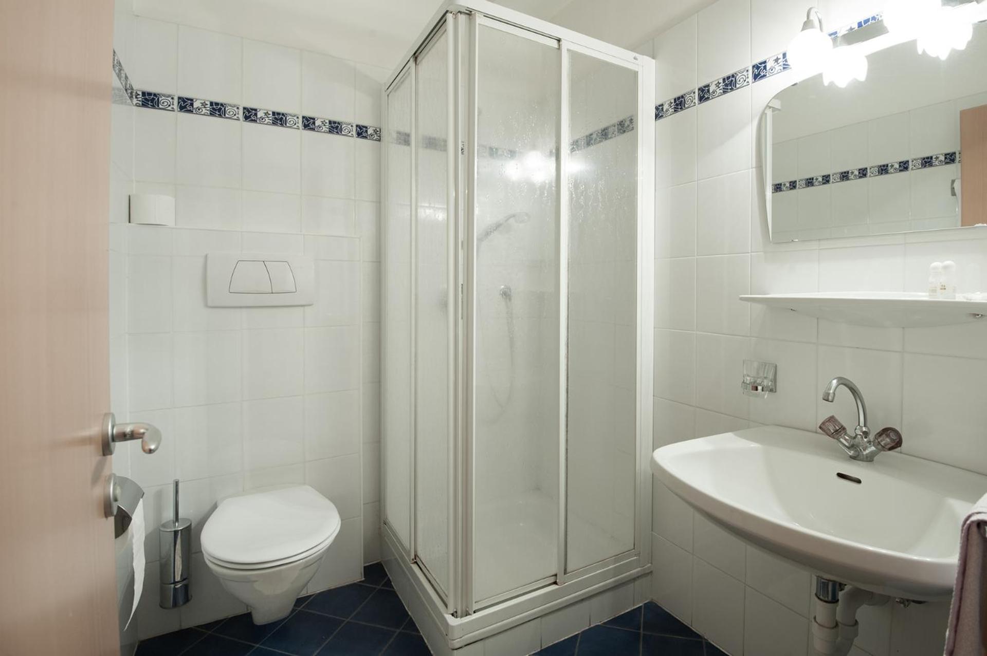 Double Room with Balcony - Photo 3