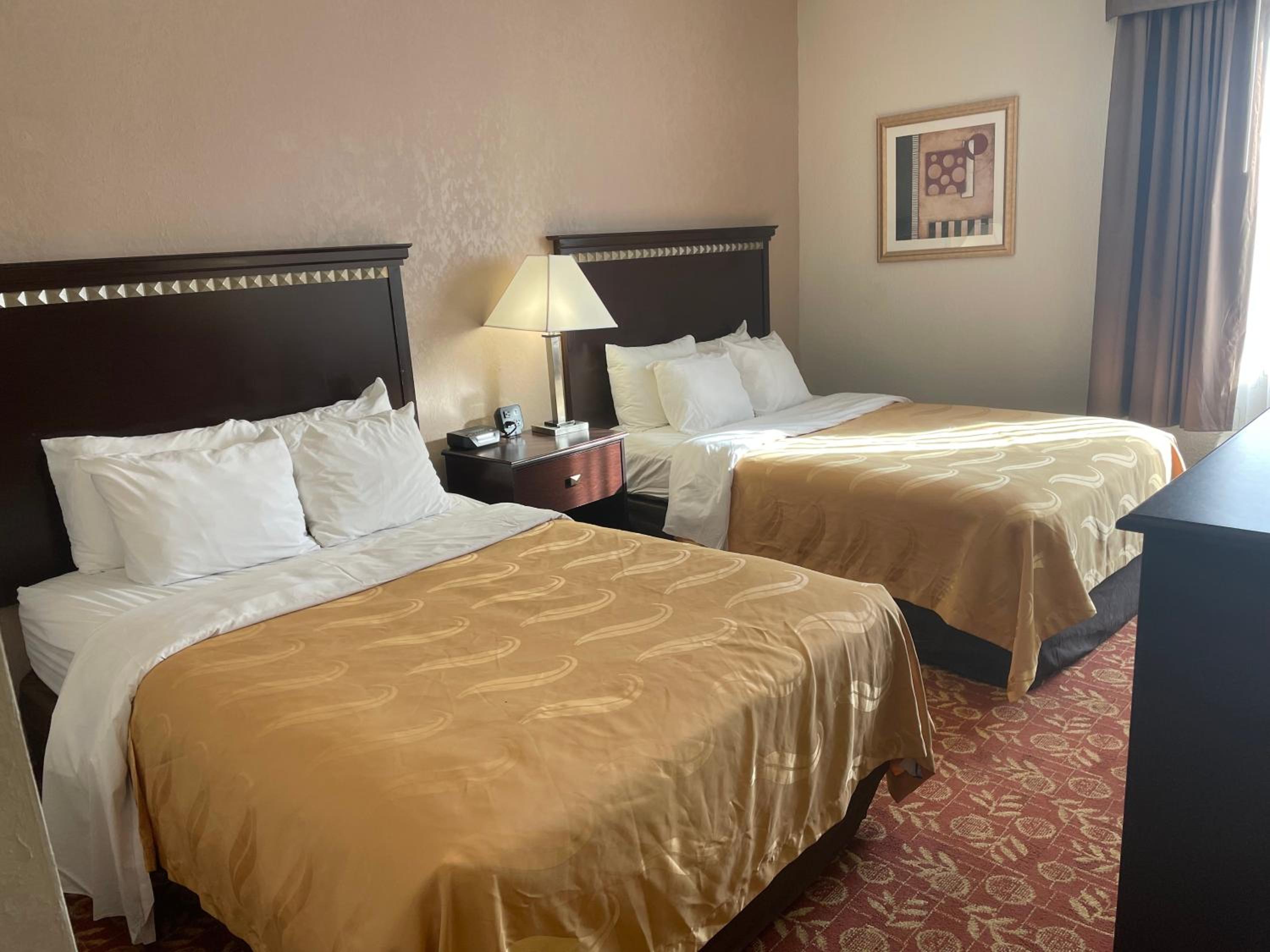 Double Room with Two Double Beds - Non-Smoking - Photo 4