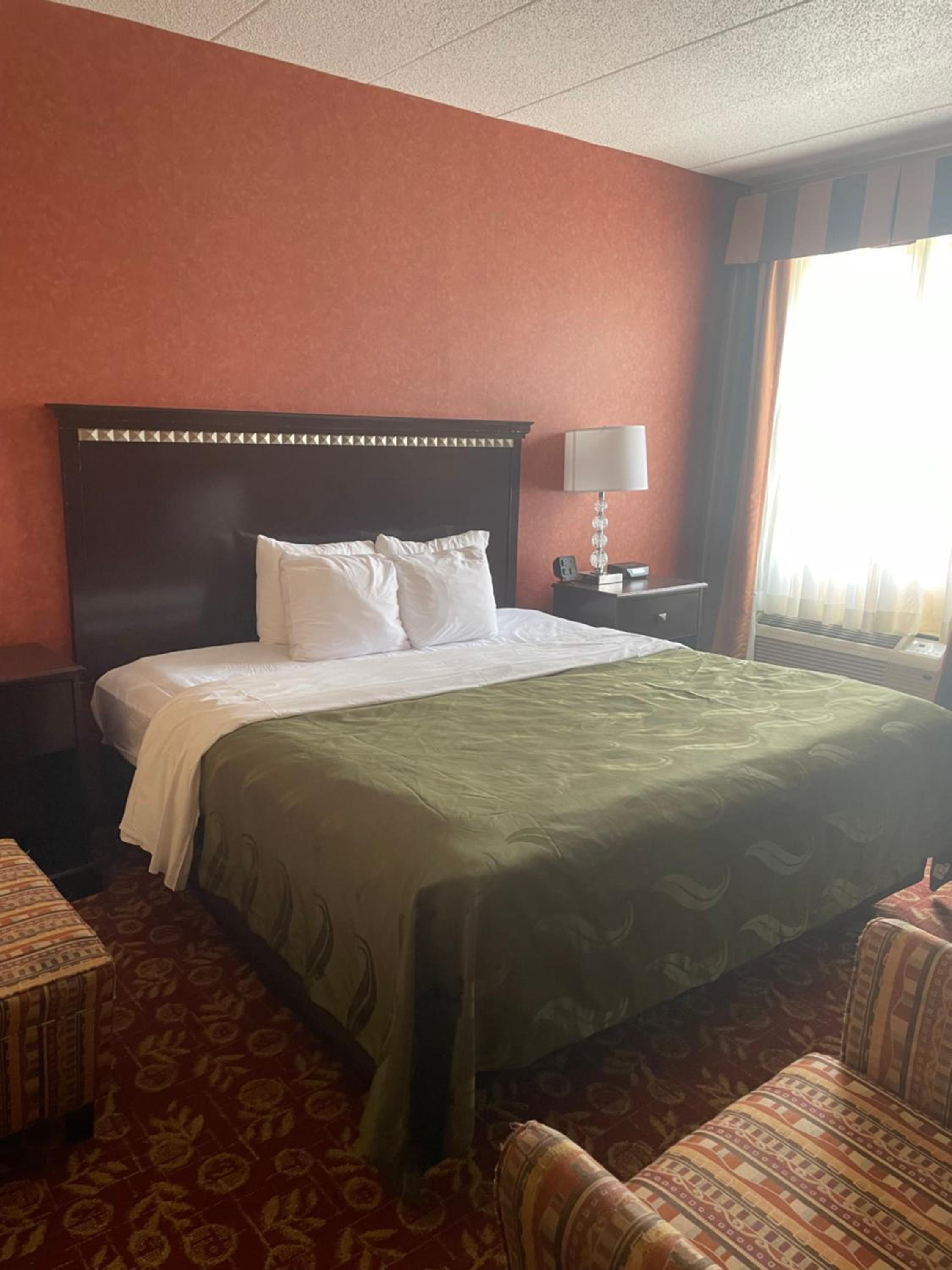 King Room - Non-Smoking - Photo 2