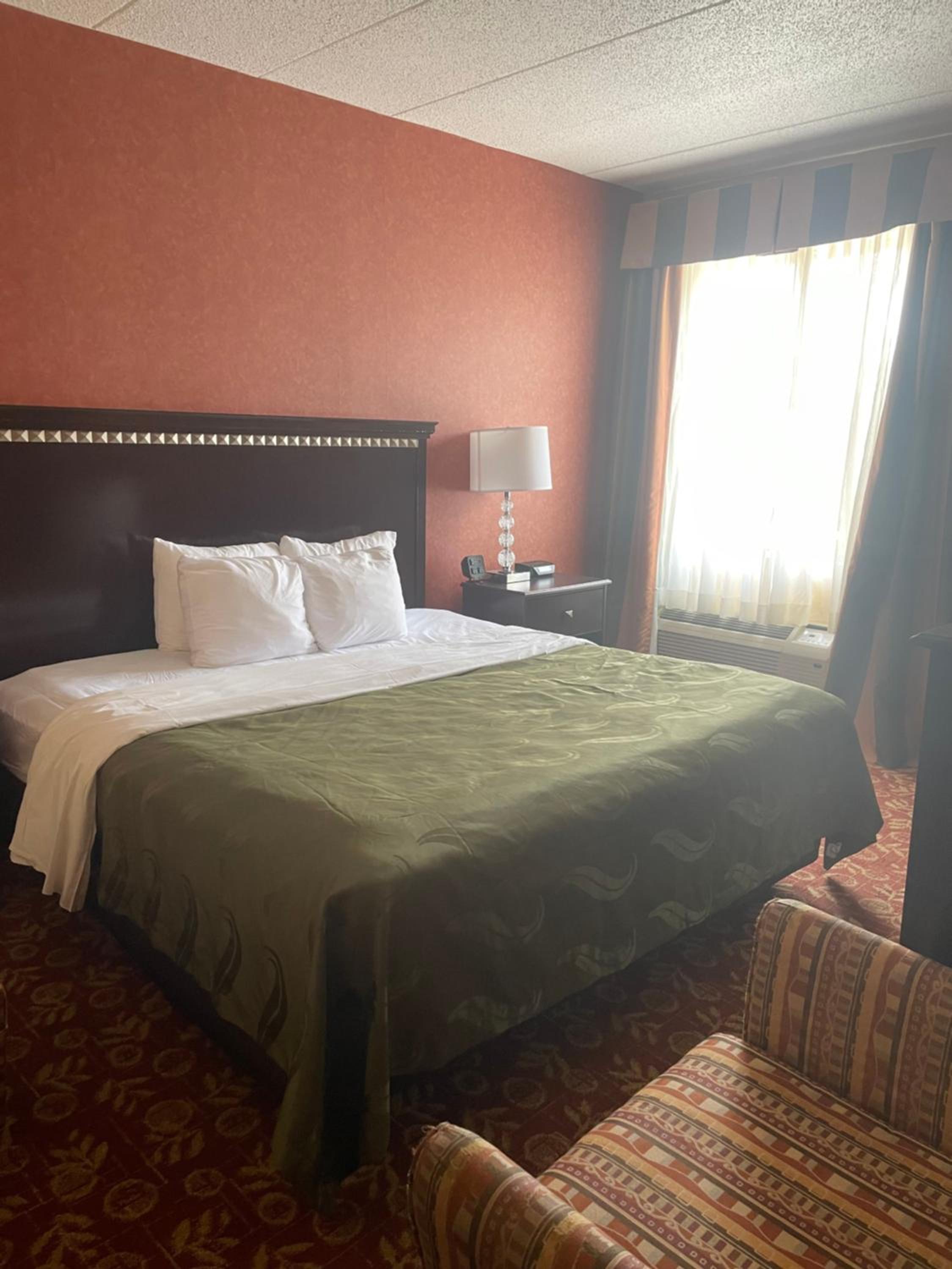 King Room - Non-Smoking - Photo 4