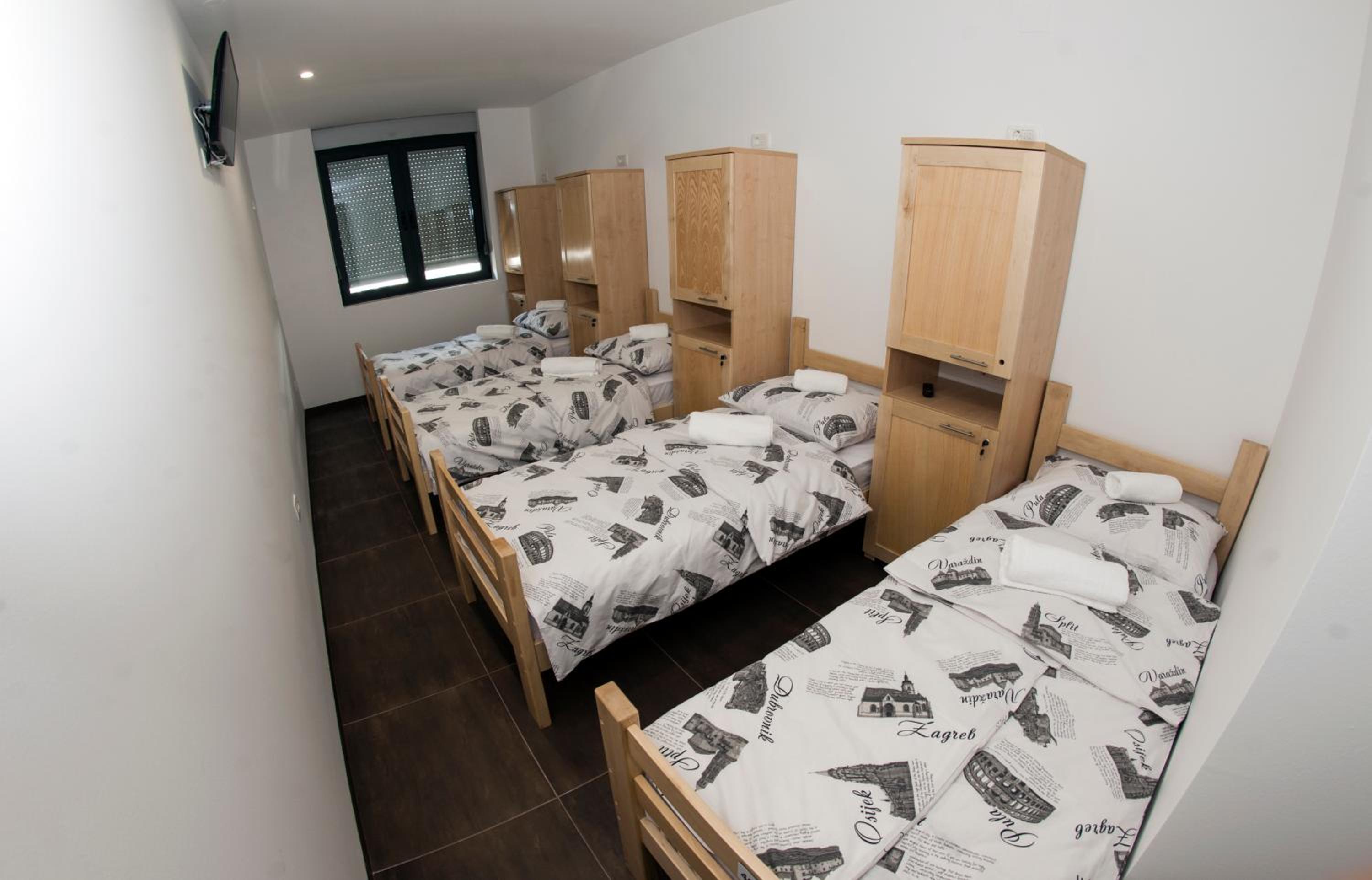 Quadruple Room - Photo 3