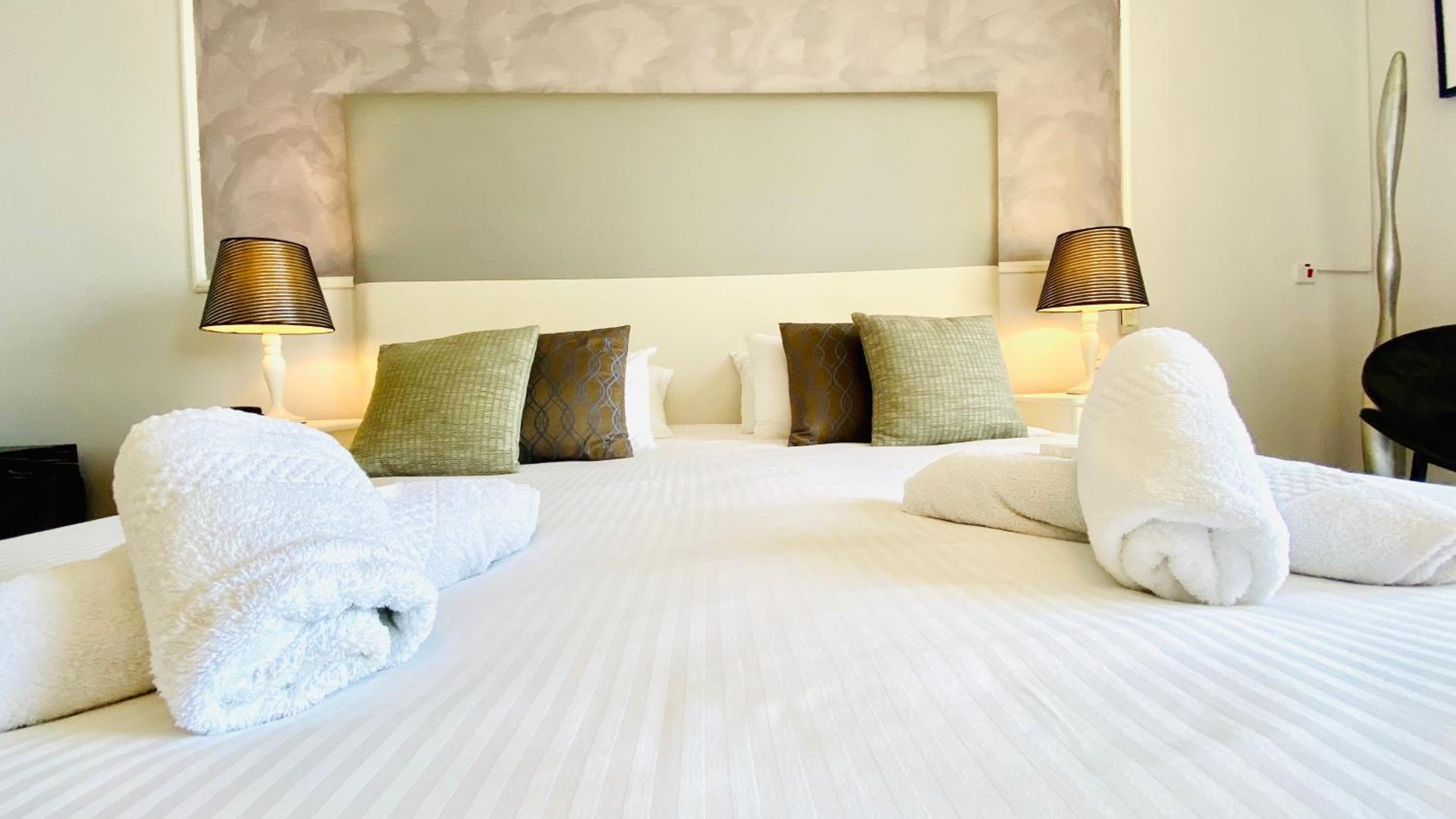Standard Double or Twin Room - Photo 14