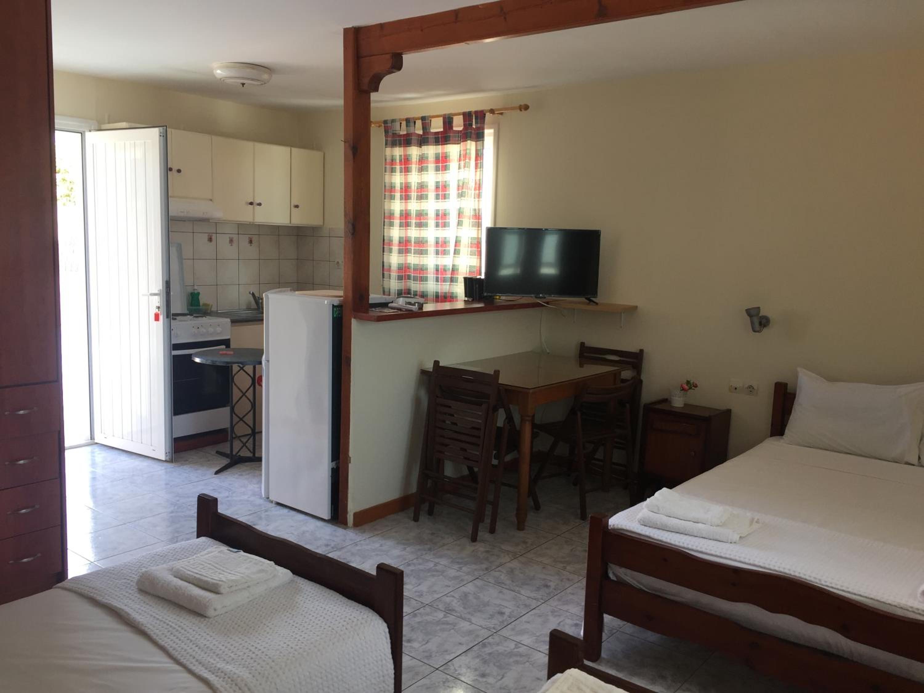 One-Bedroom House photo 1