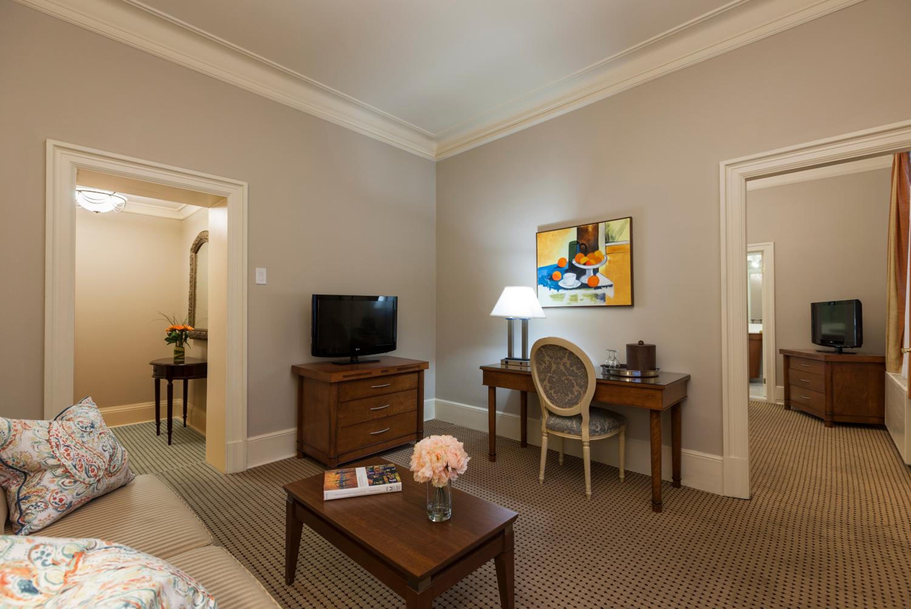 Suite - Photo 3