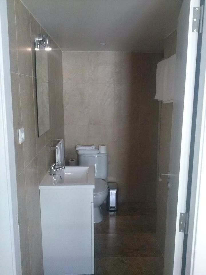 Double Room with Private Bathroom - Photo 2