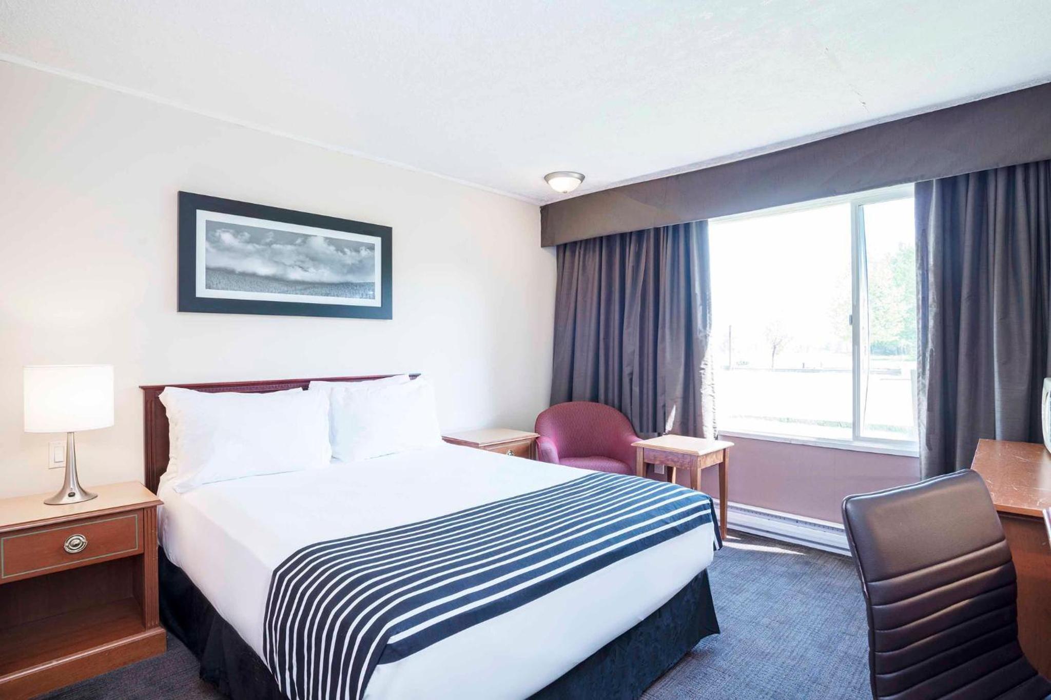 Standard Room, 1 Queen Bed - Photo 1