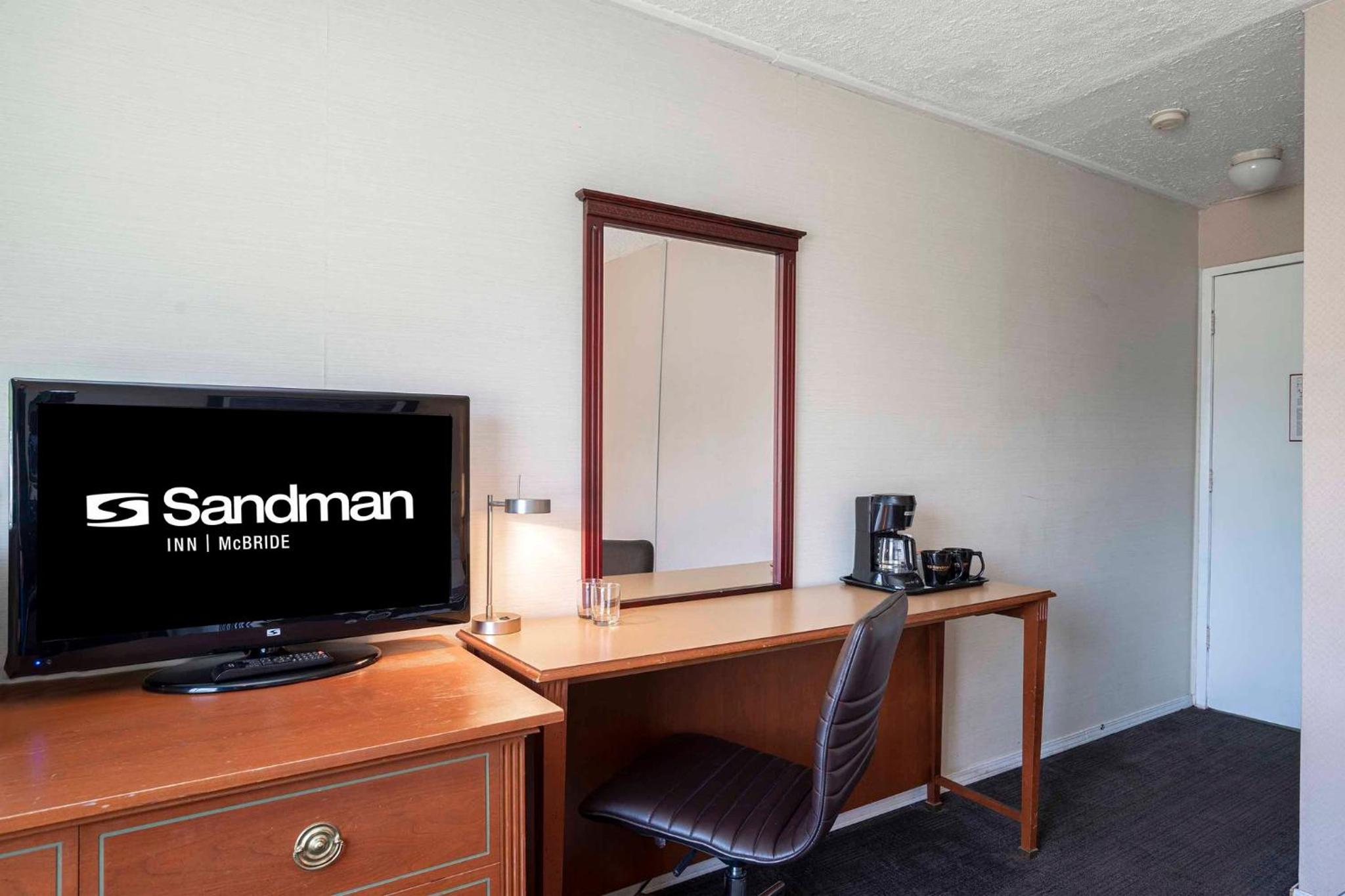 Standard Room, 1 Queen Bed - Photo 4