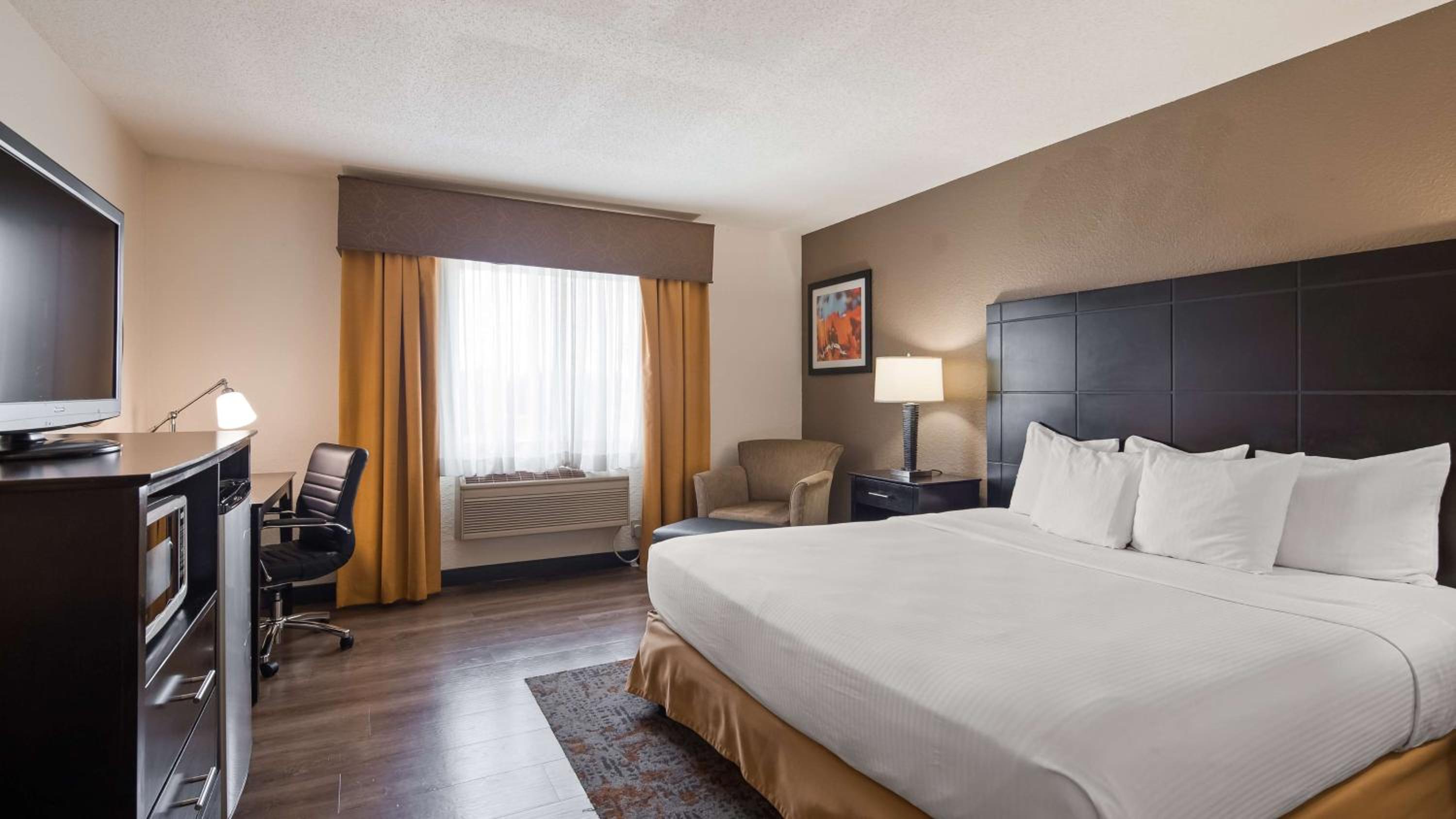 King Suite with Sofa Bed - Photo 3