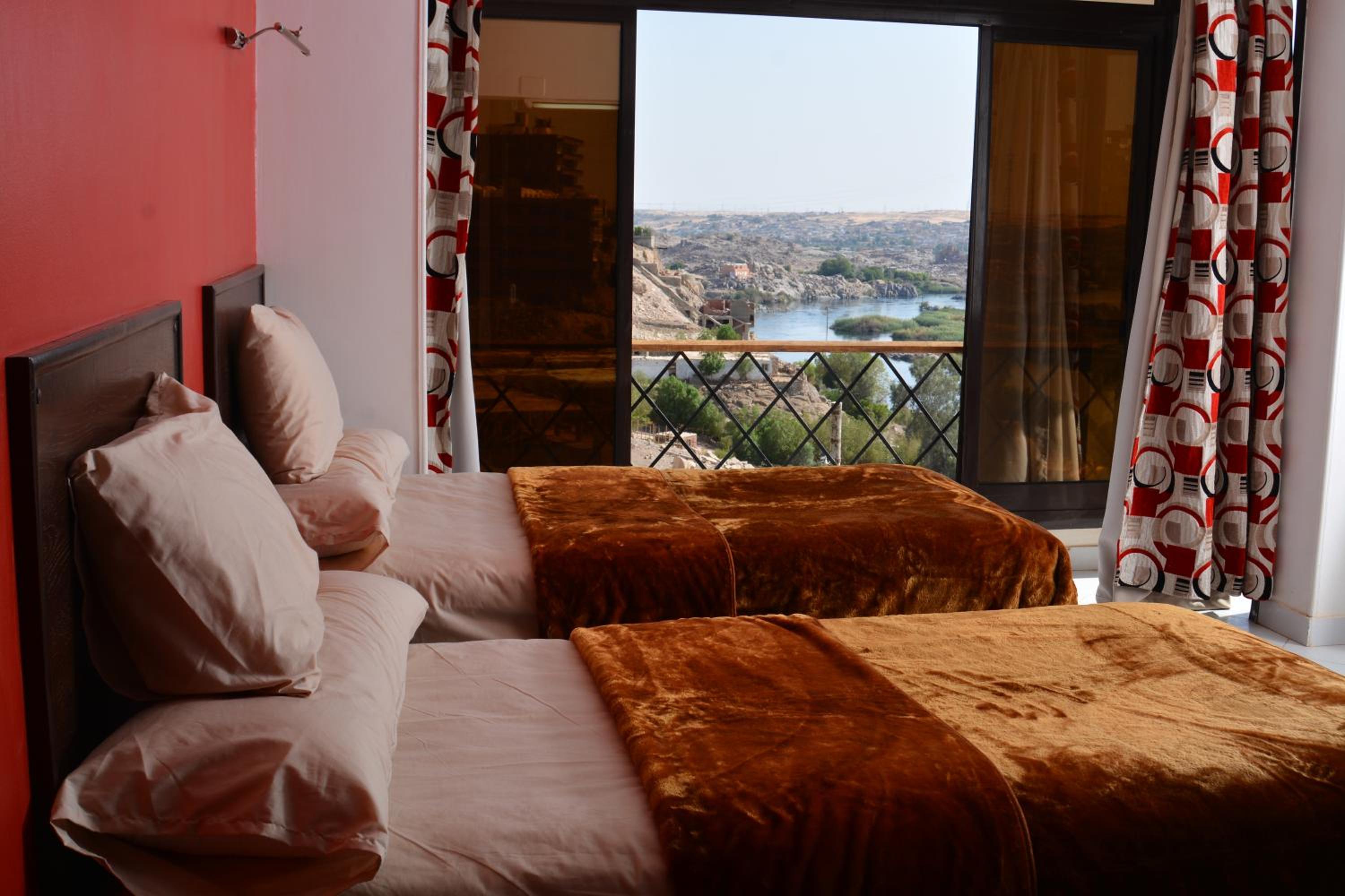 Deluxe Double Room with Balcony and Sea View - Photo 9