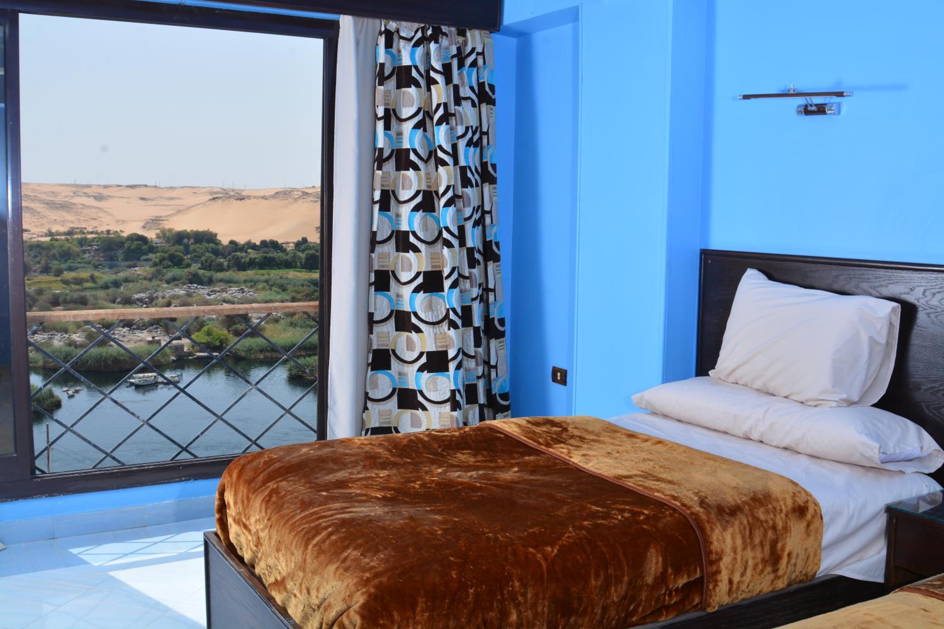 Deluxe Double Room with Sea View - Photo 4