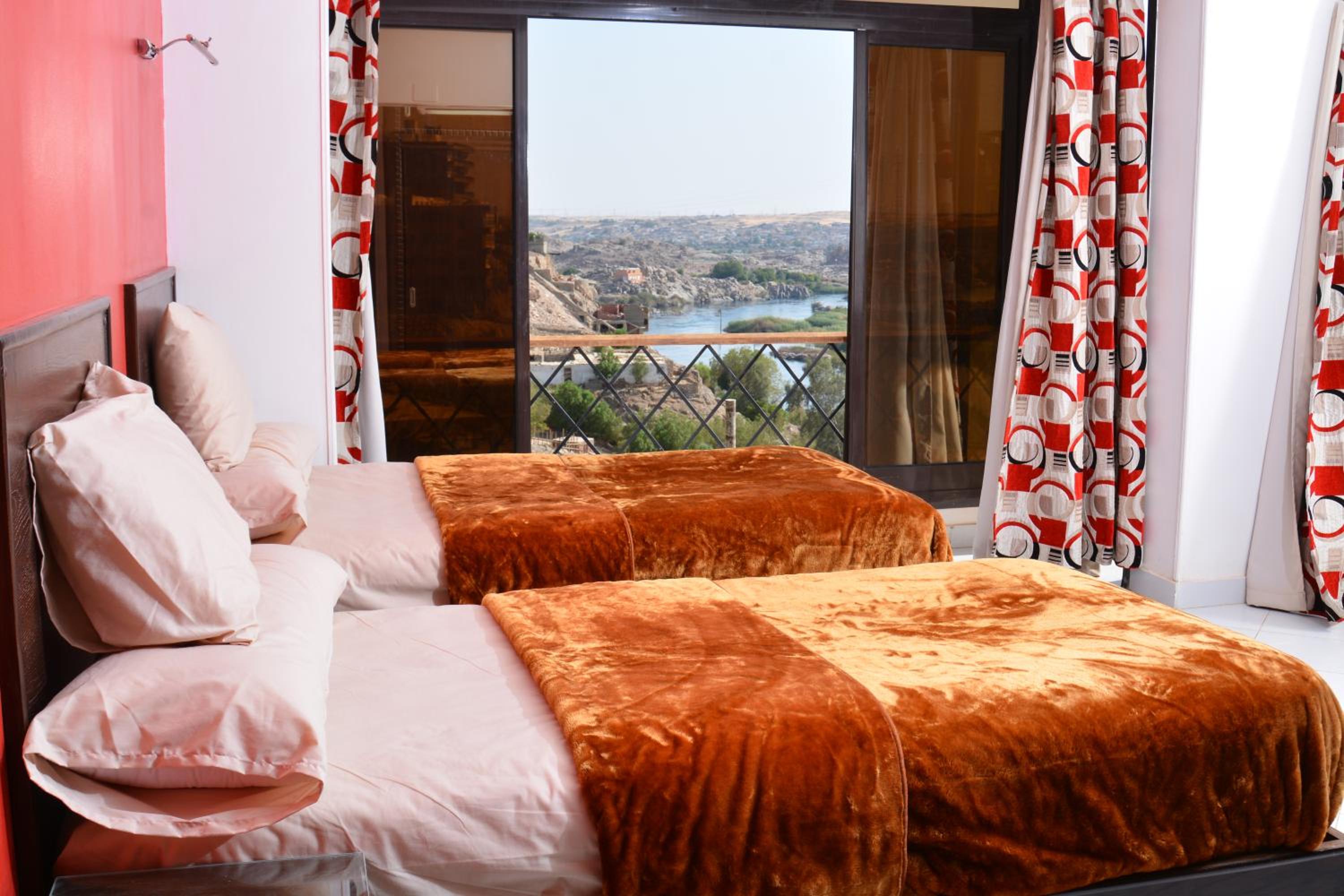 Deluxe Double Room with Balcony and Sea View - Photo 11