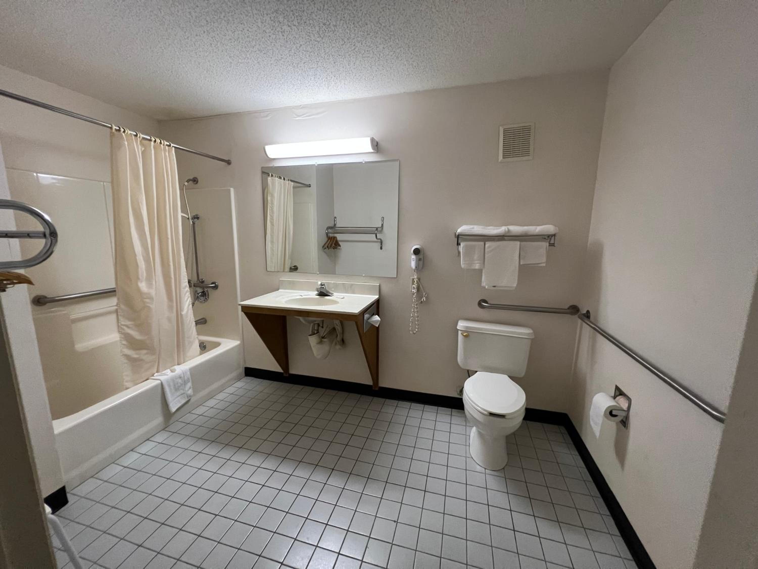 Double Room - Disability Access photo 3