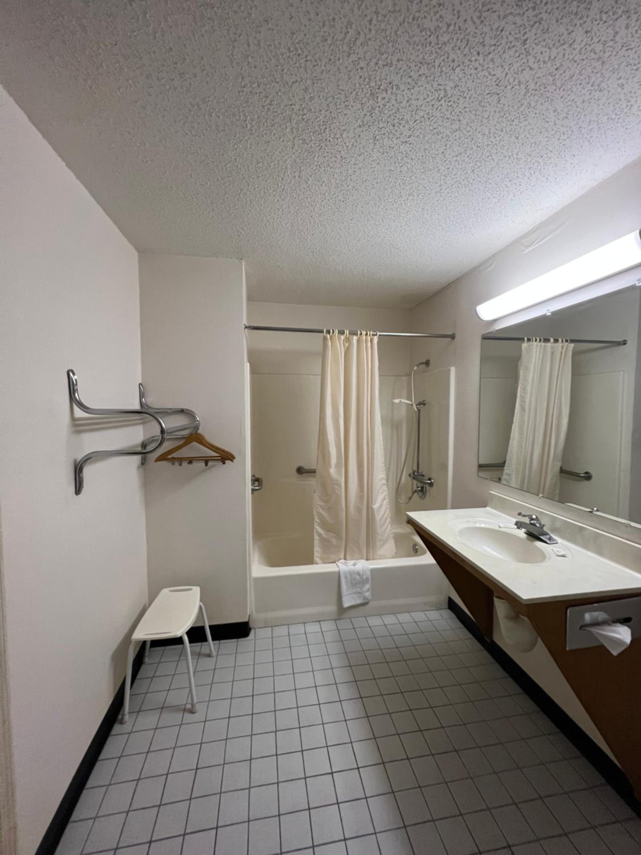 Double Room - Disability Access photo 2