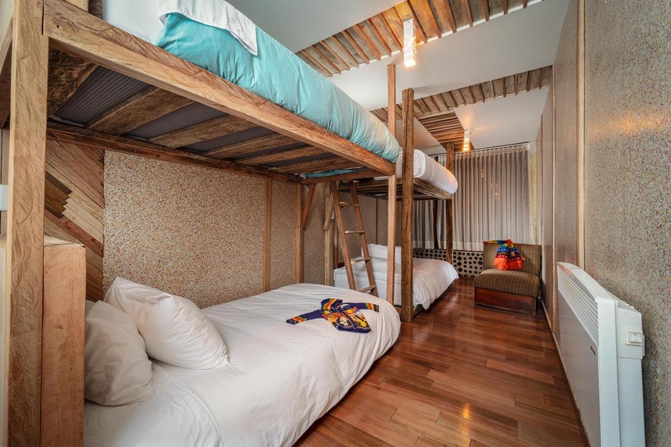 Single Bed in Mixed Dormitory Room