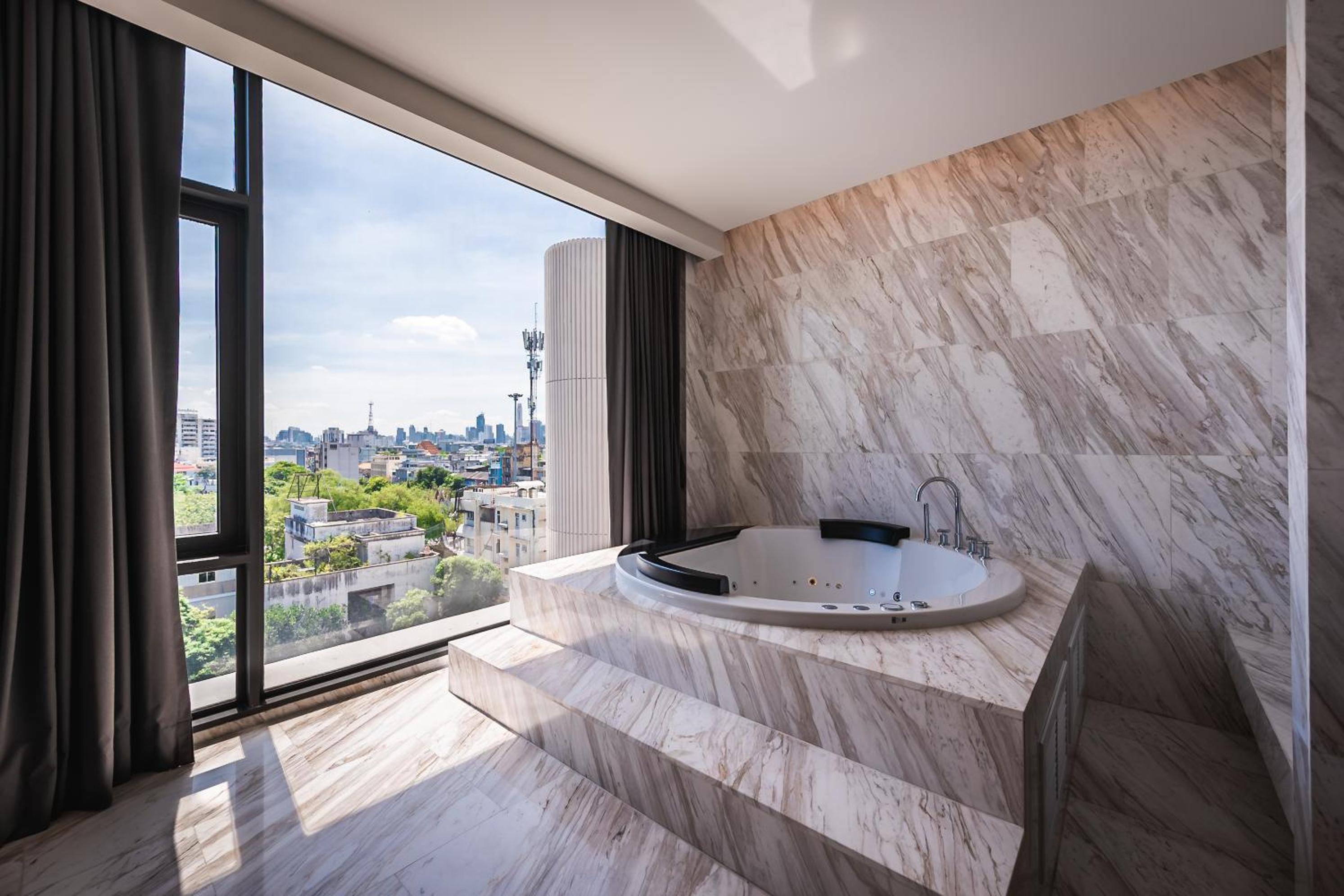 Suite with Spa Bath