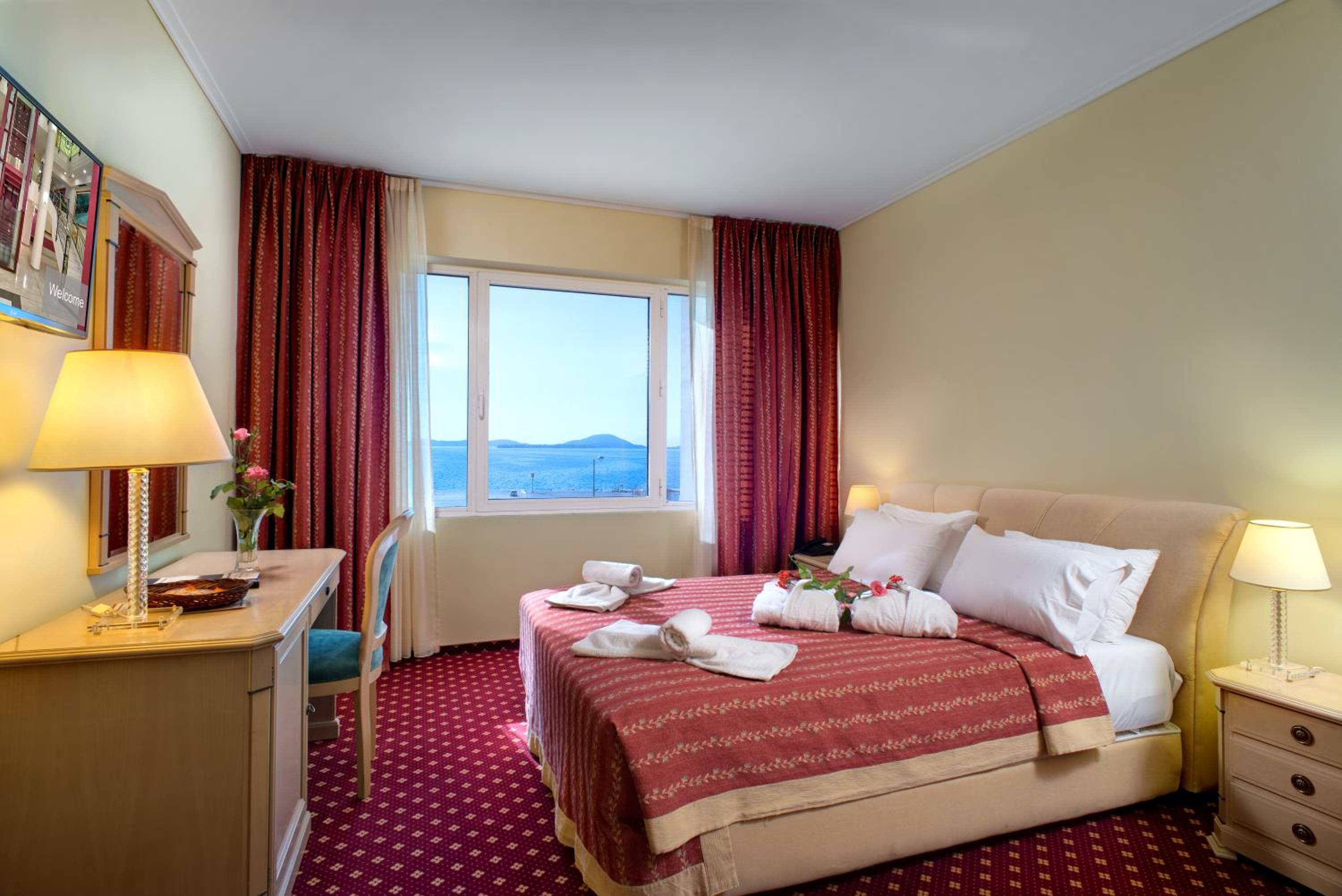 Suite Room - Photo 5