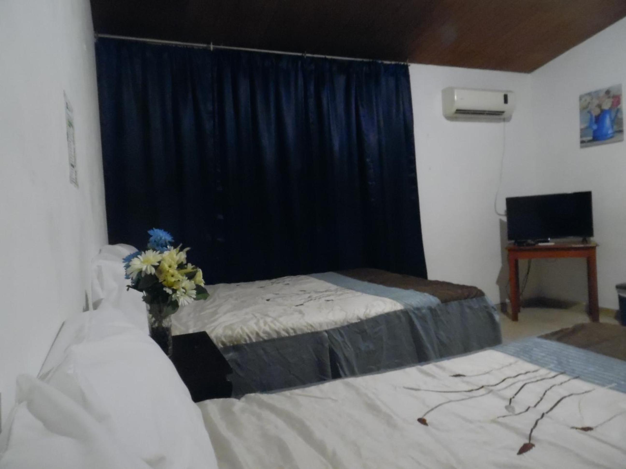 Quadruple Room with Private Bathroom photo 2