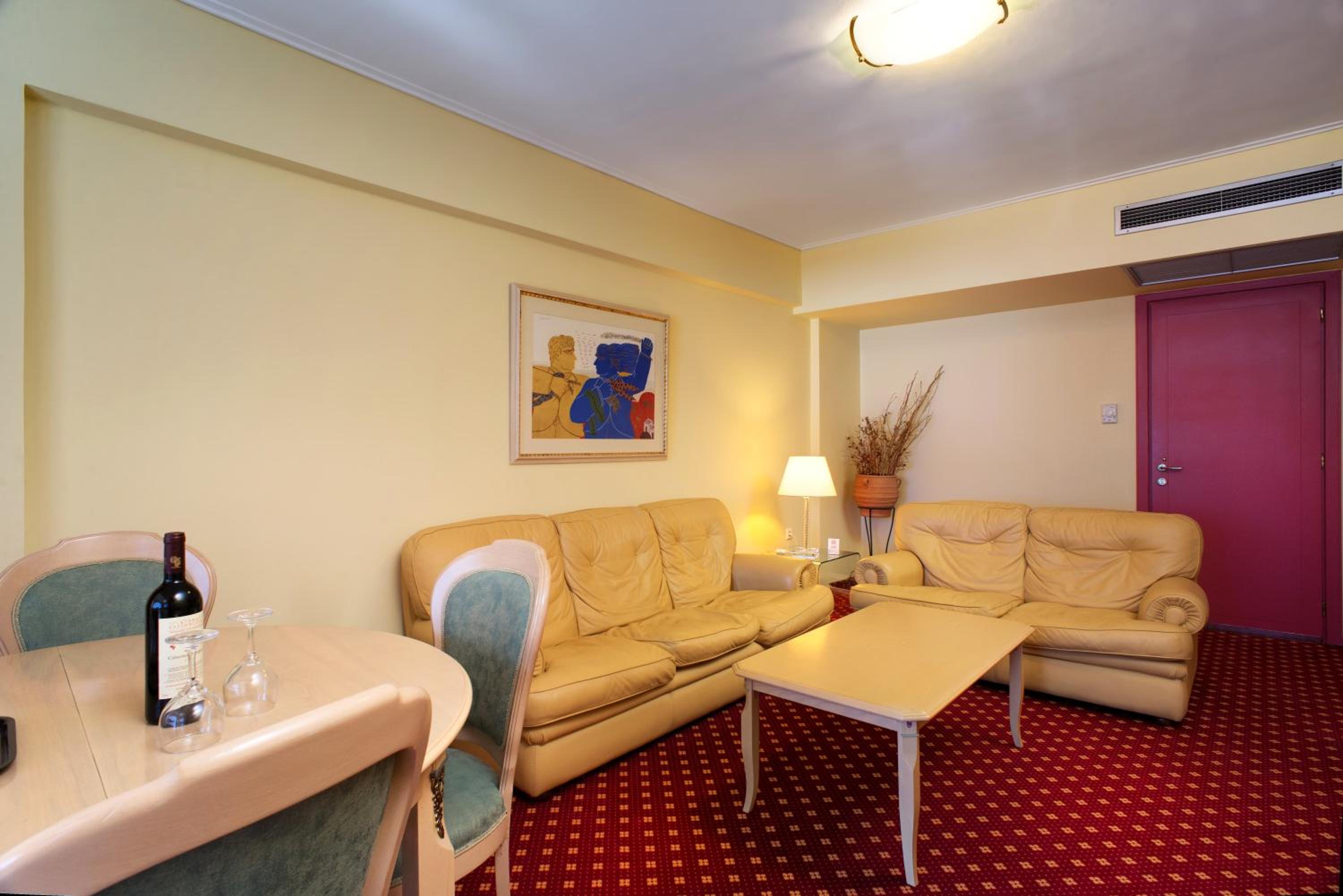 Suite Room - Photo 3