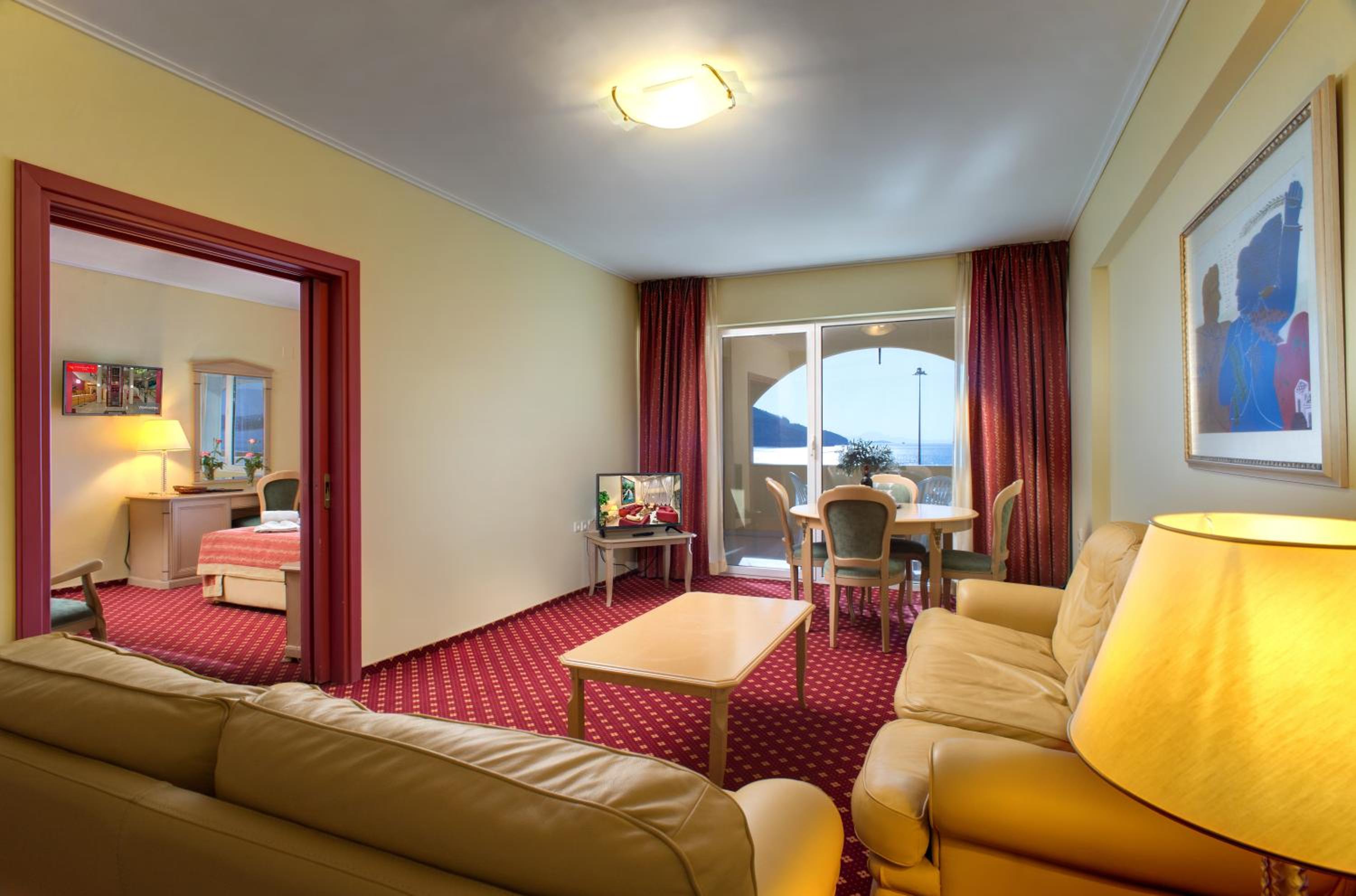 Suite Room - Photo 2