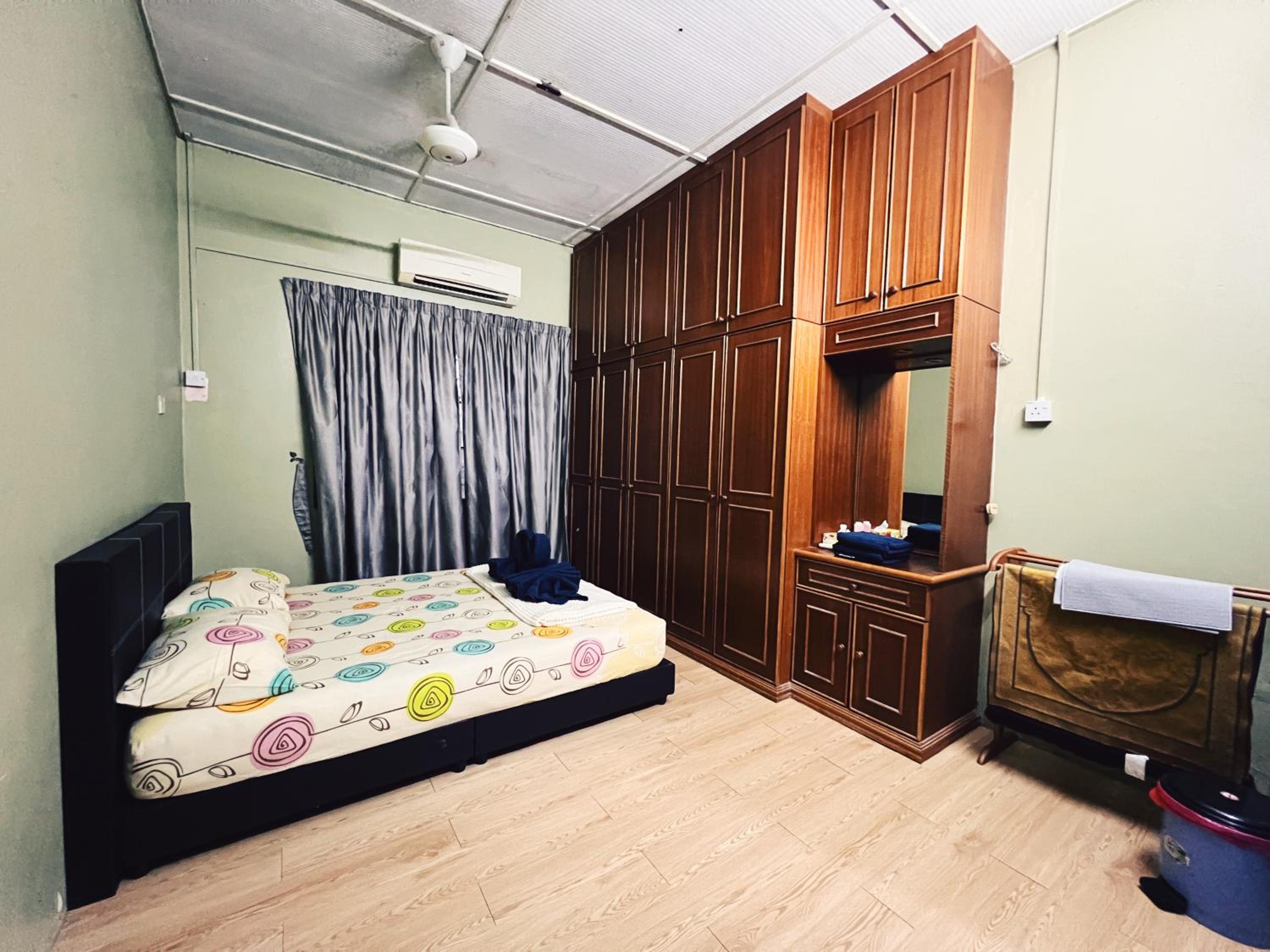 Four-Bedroom House photo 2