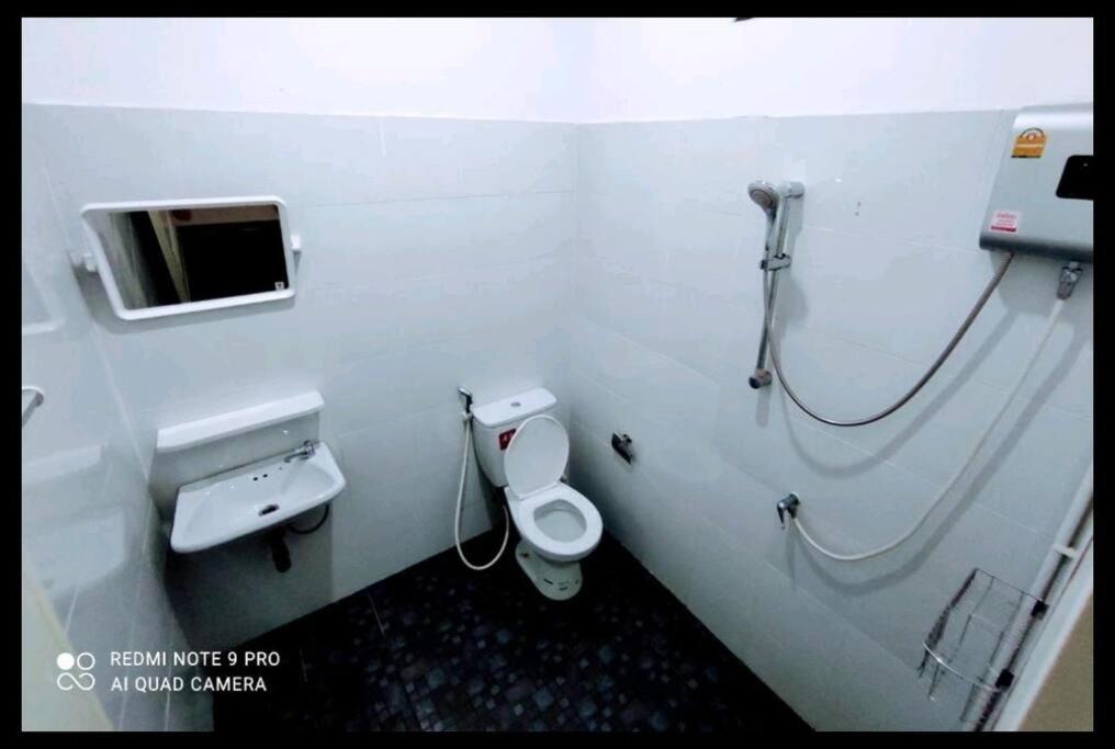 Two-Bedroom House - Photo 9
