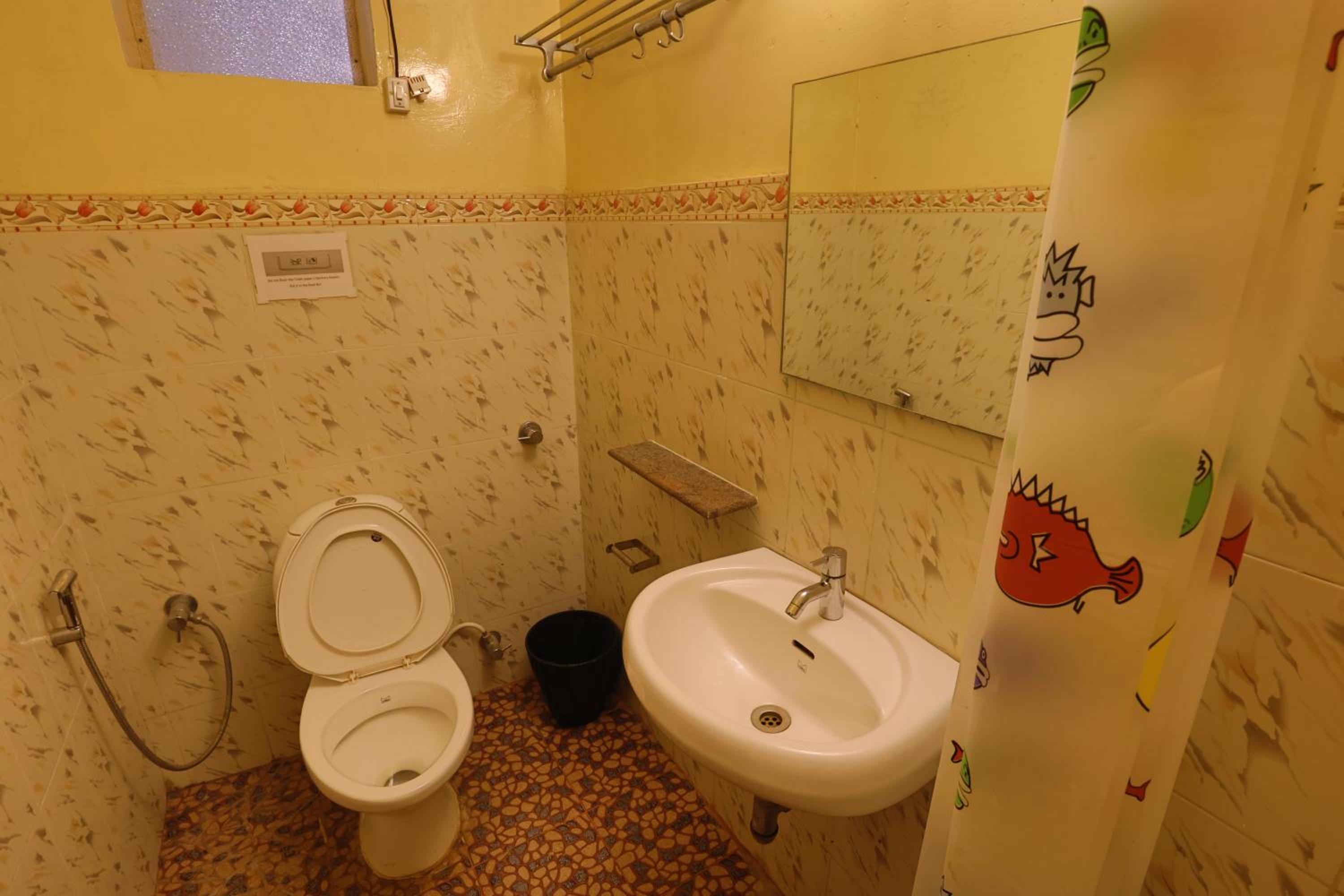 Standard Double Room - Photo 7