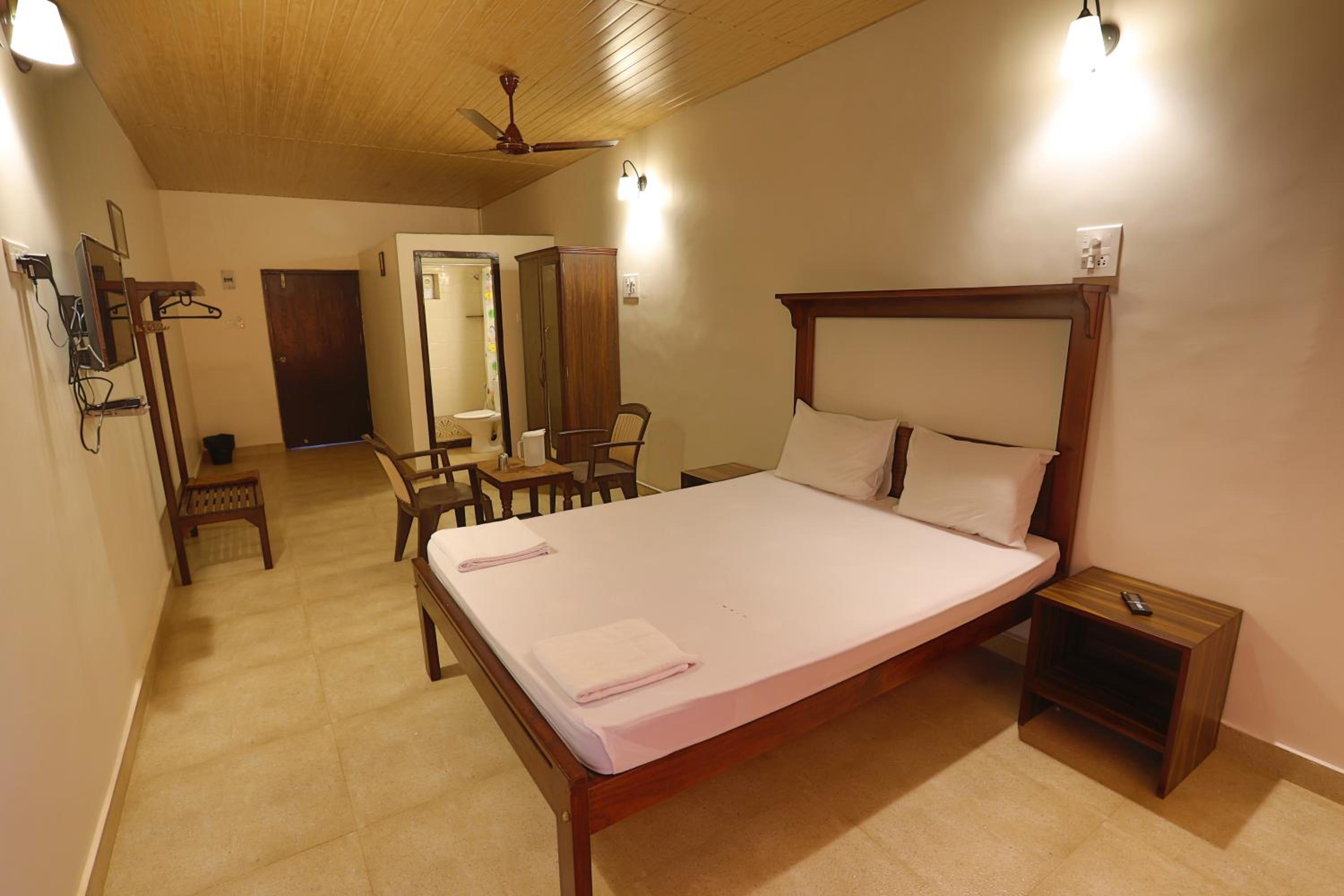 Standard Double Room - Photo 17