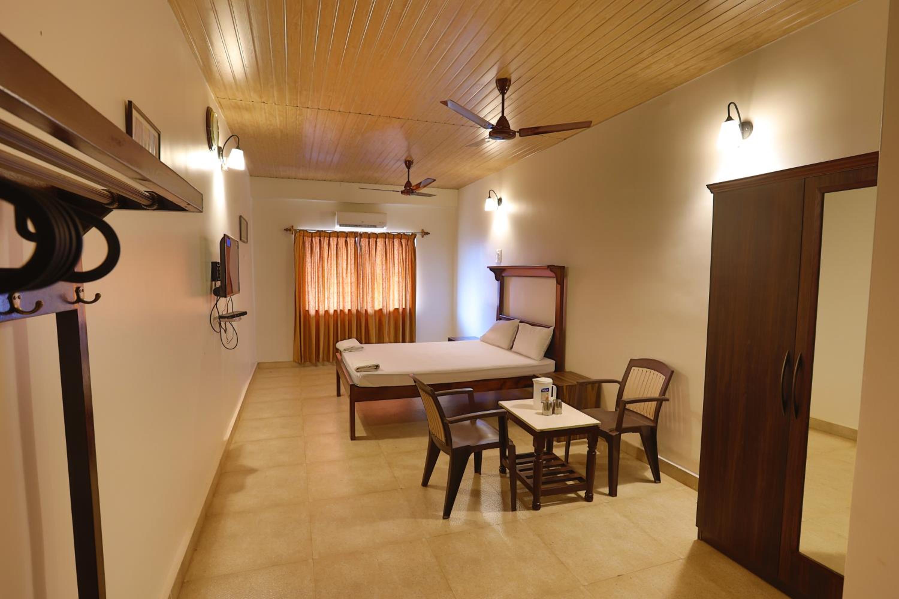 Standard Double Room - Photo 15