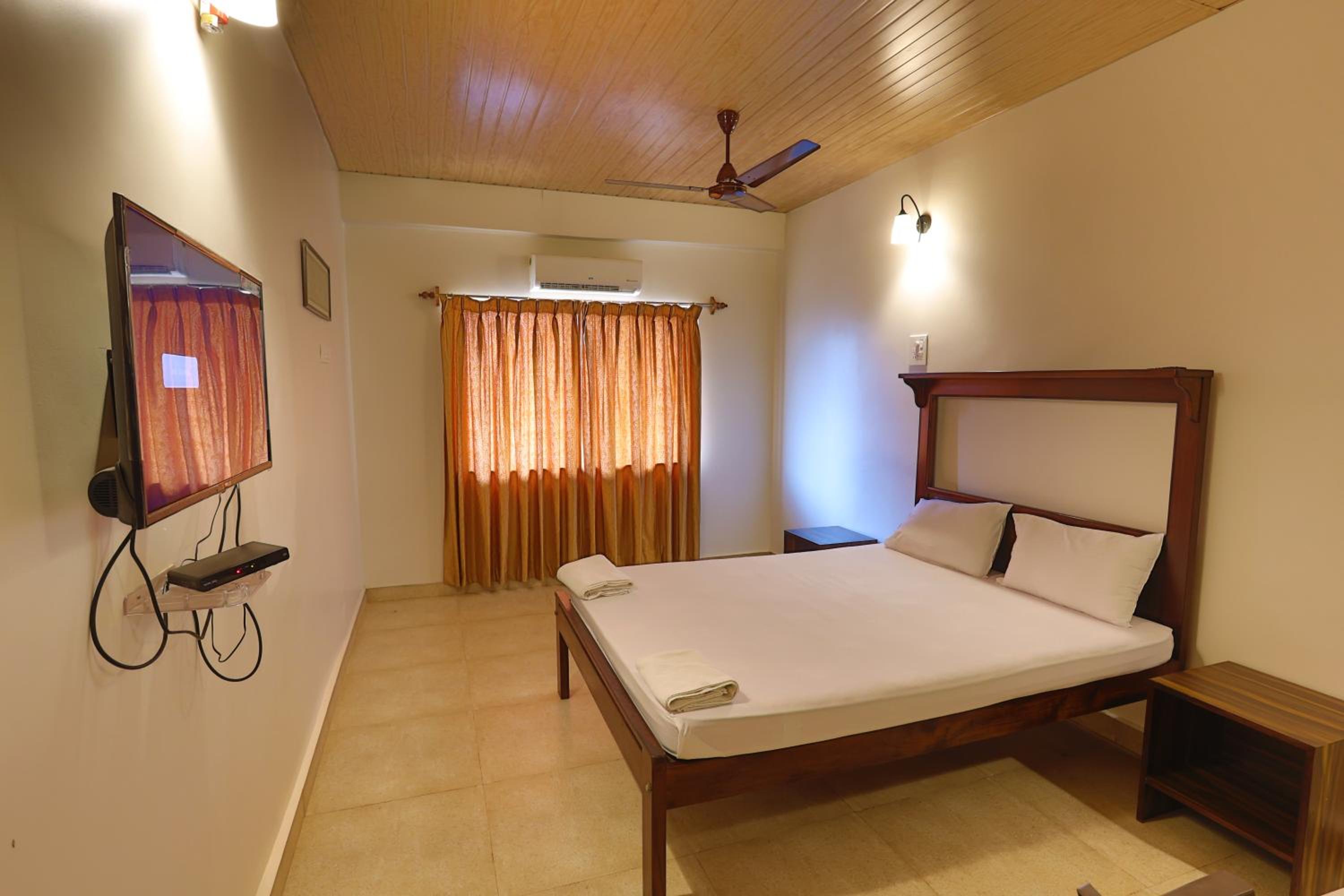 Standard Double Room - Photo 14