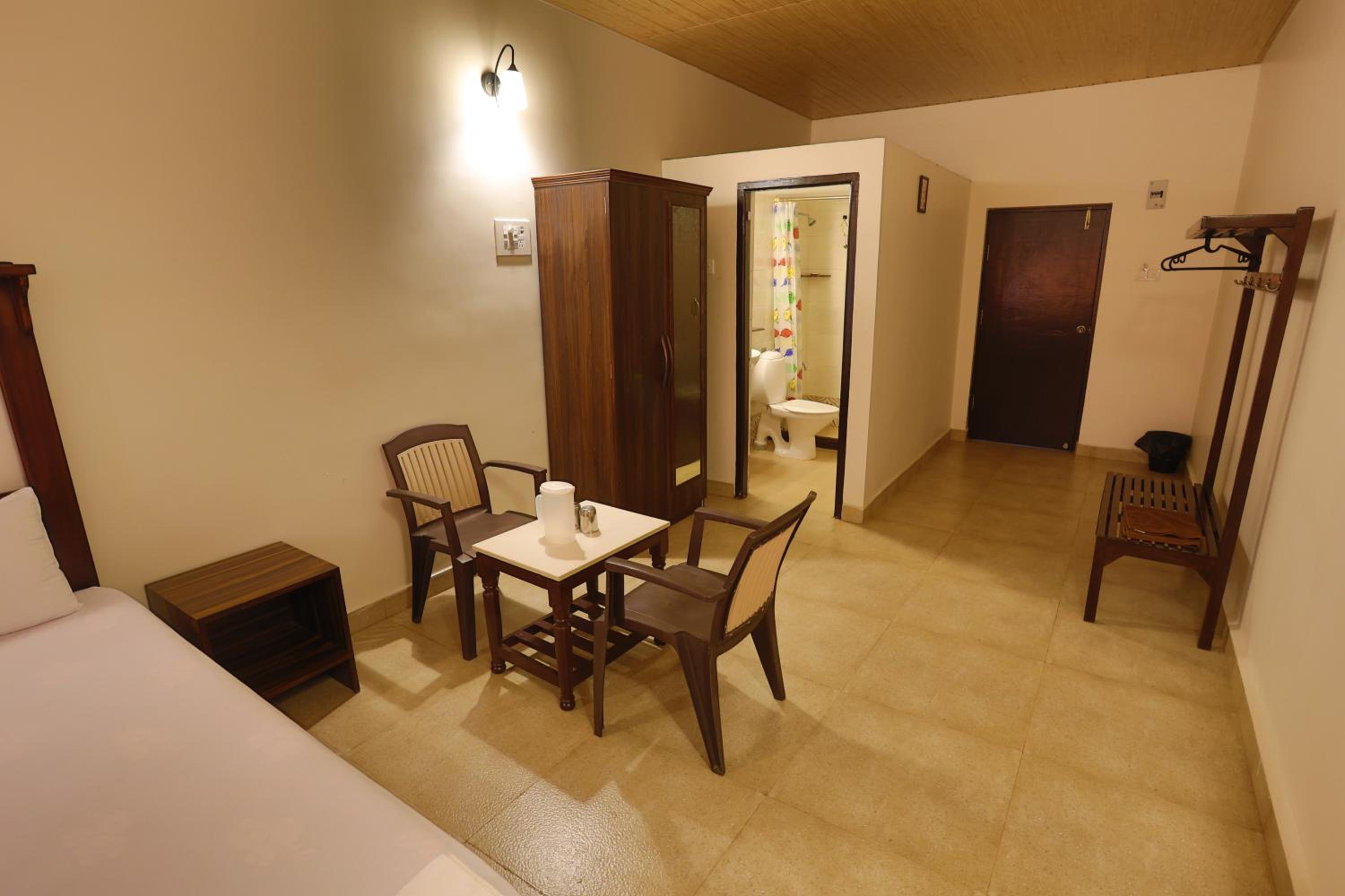 Standard Double Room - Photo 11