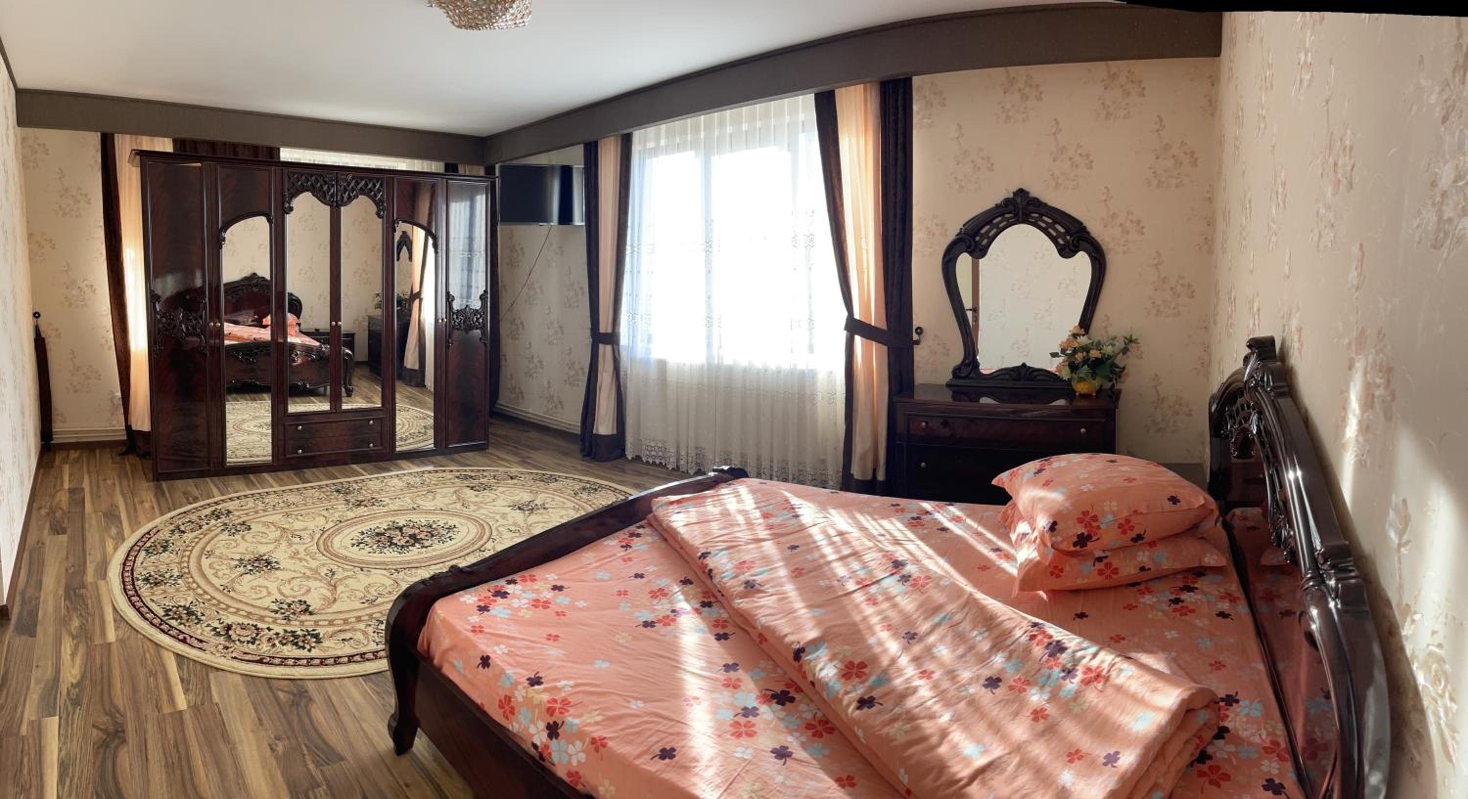 Apartment photo 2