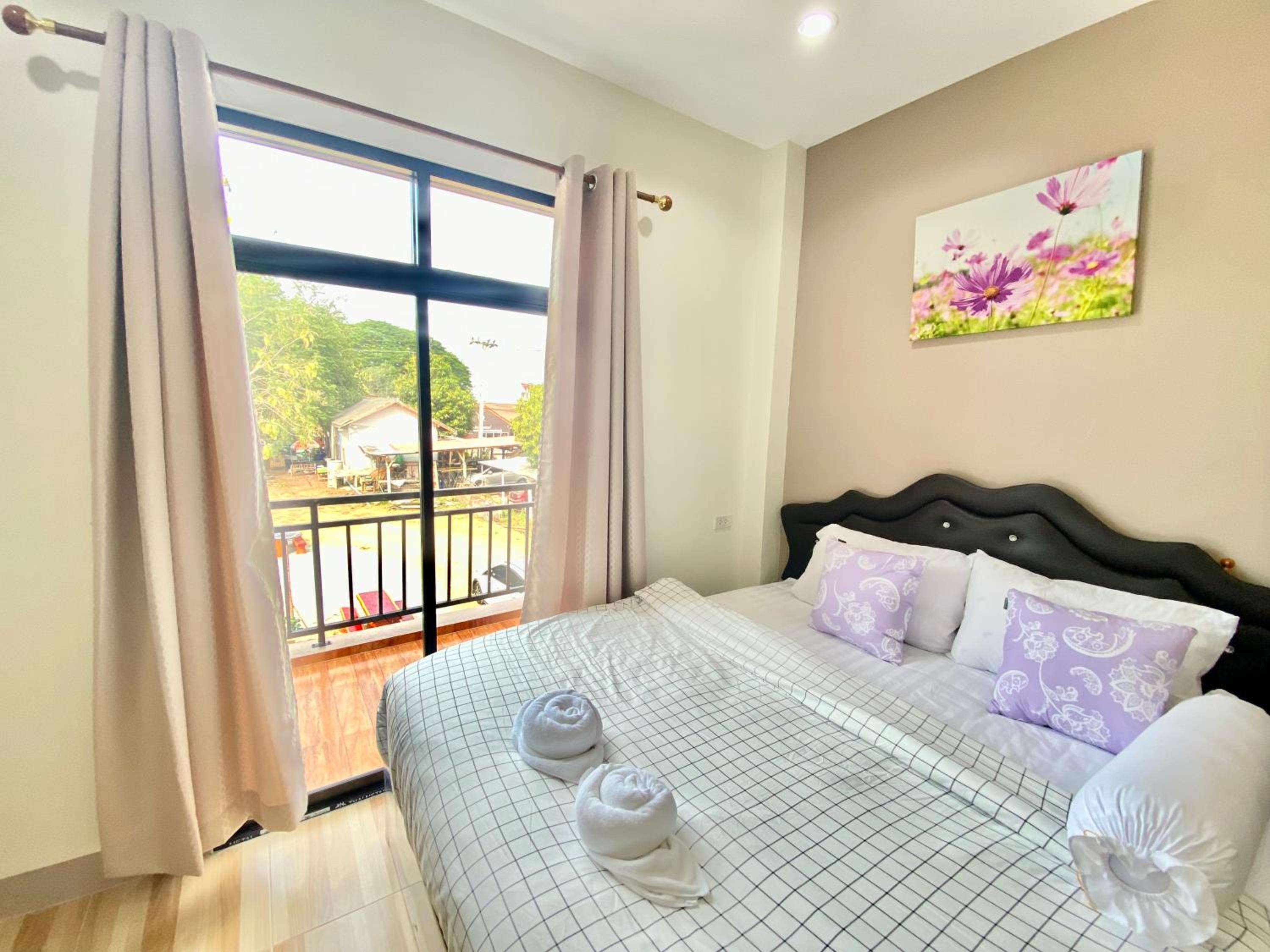 Deluxe Double Room with Balcony photo 2