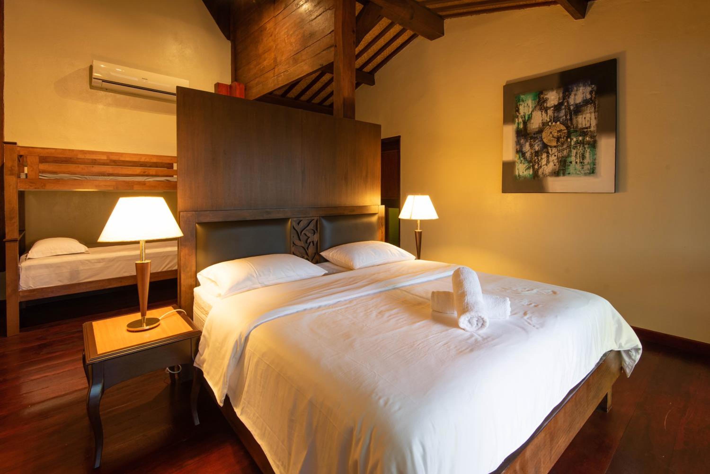 Limasan Satu Villa - Photo 7