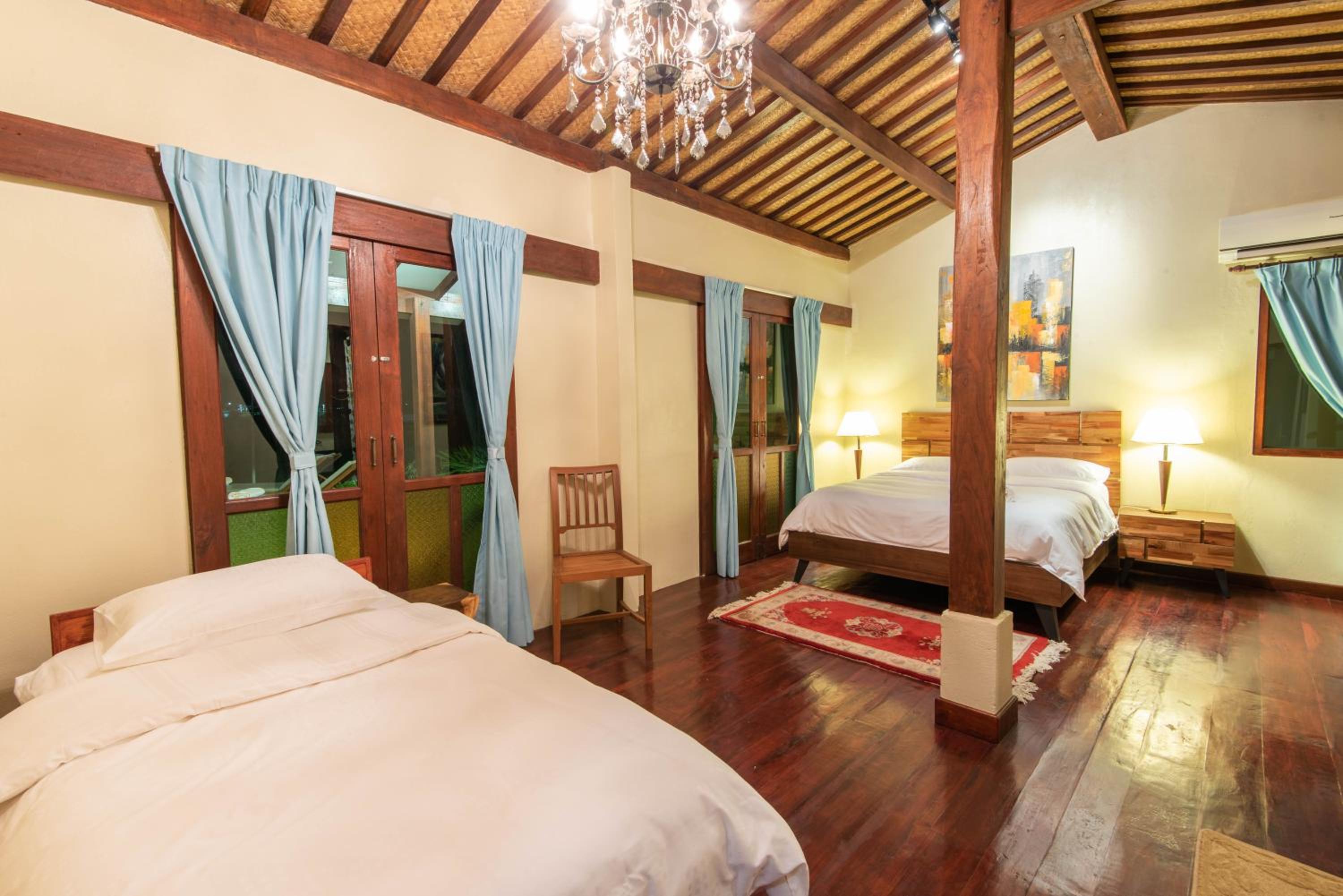 Limasan Satu Villa - Photo 12