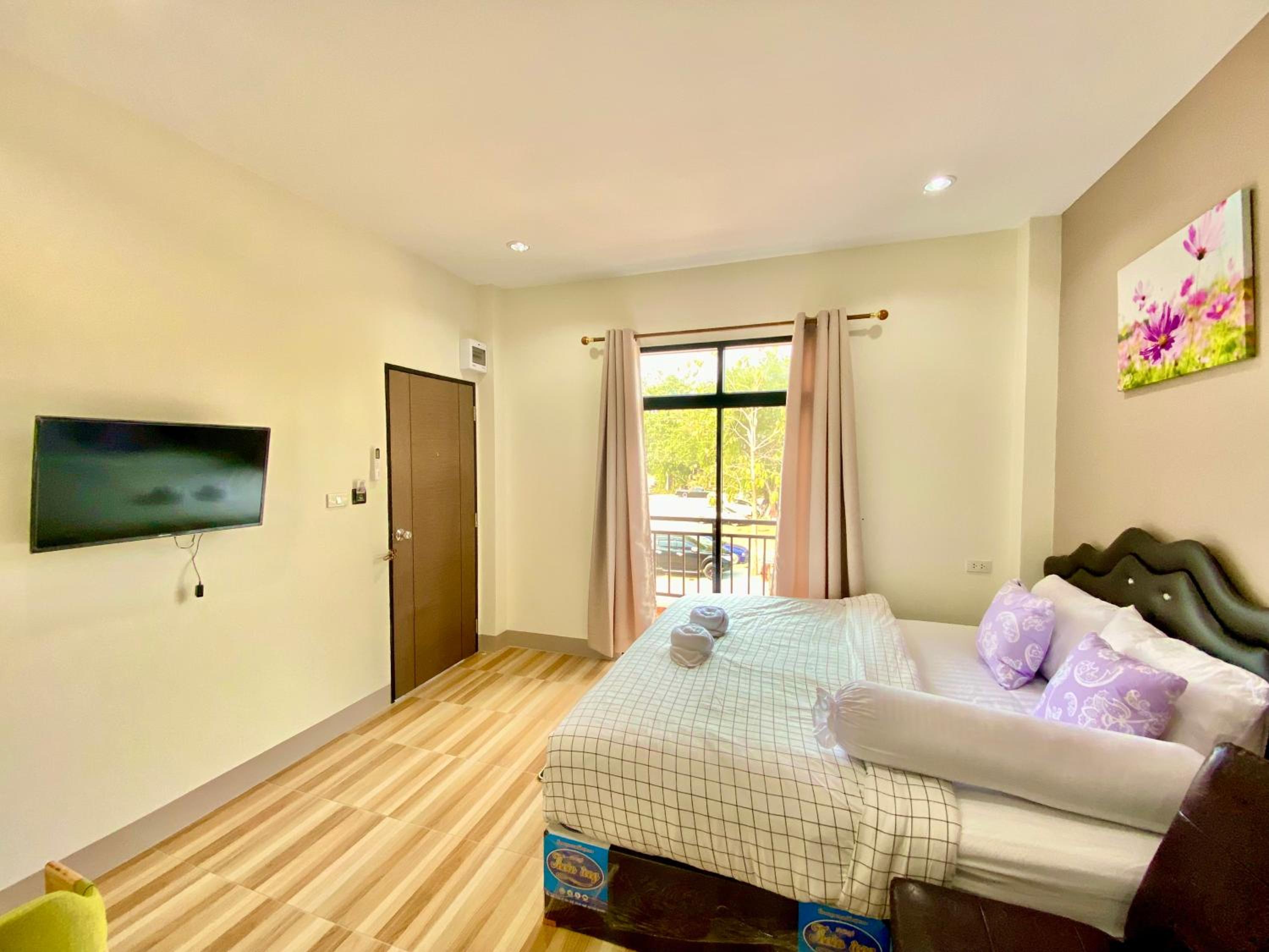 Deluxe Double Room with Balcony photo 3