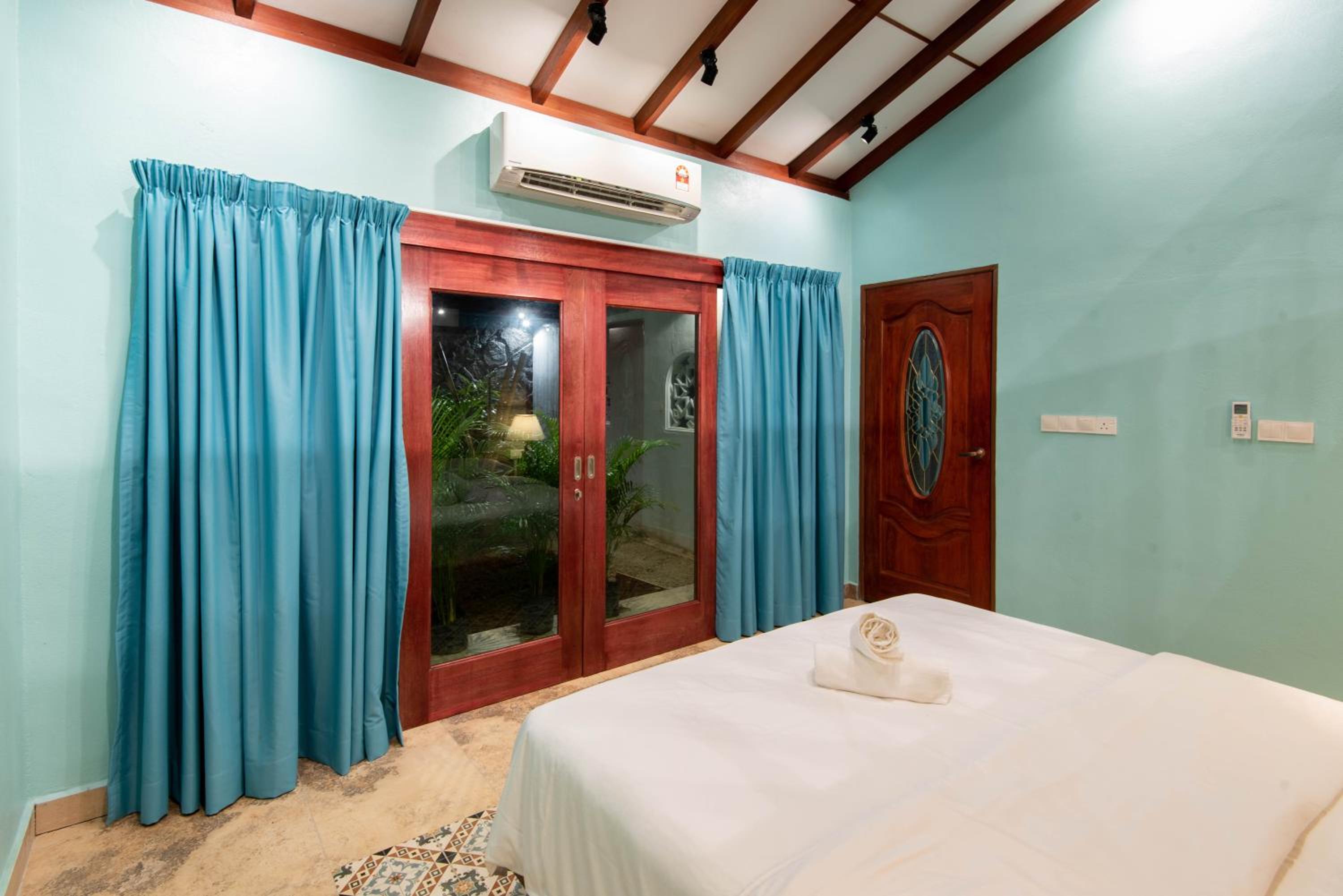 Limasan Satu Villa - Photo 5