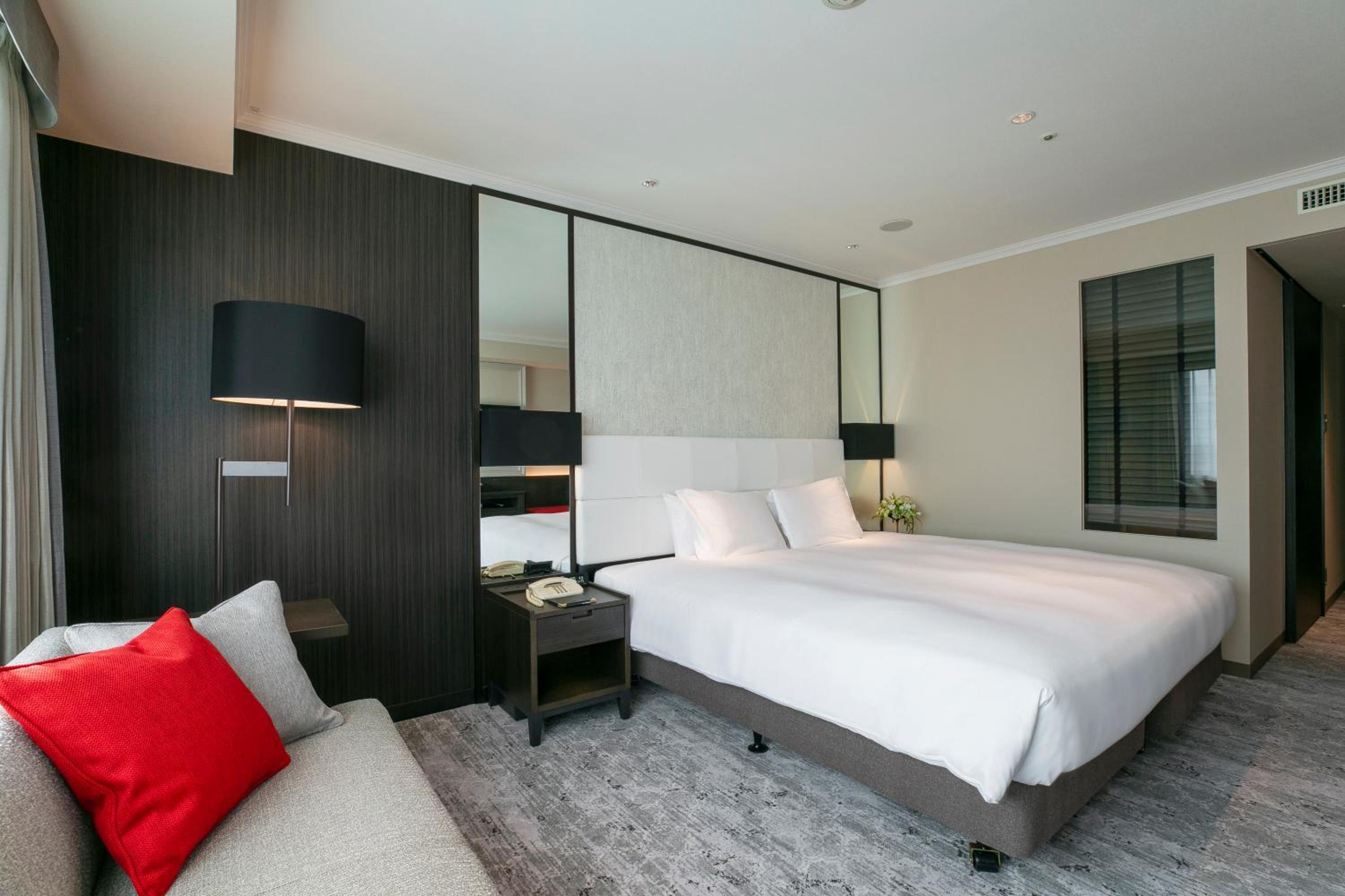 Executive Floor Double Room with Separate Bathroom - Non-Smoking