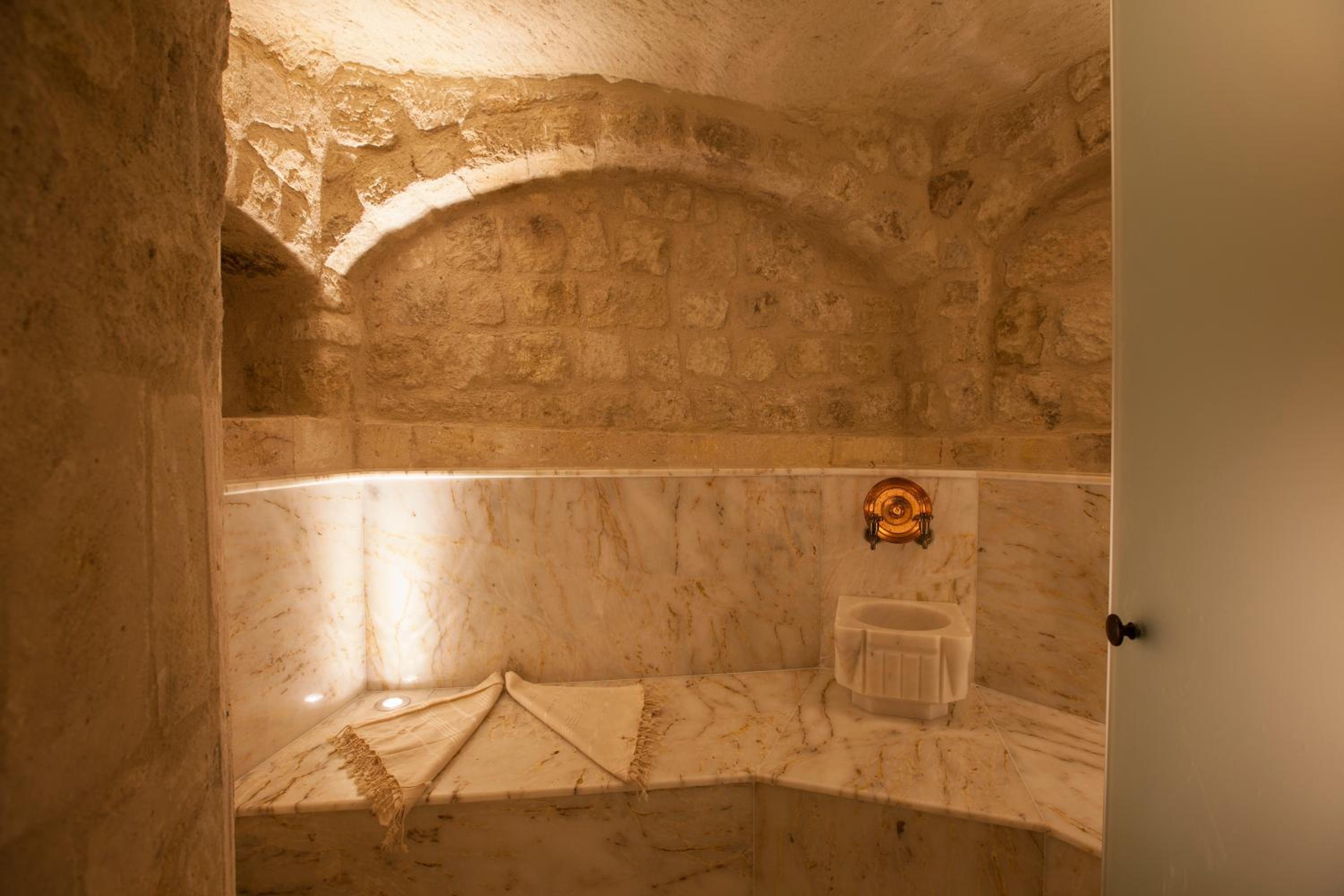 Glorious Cave Suite - Photo 9
