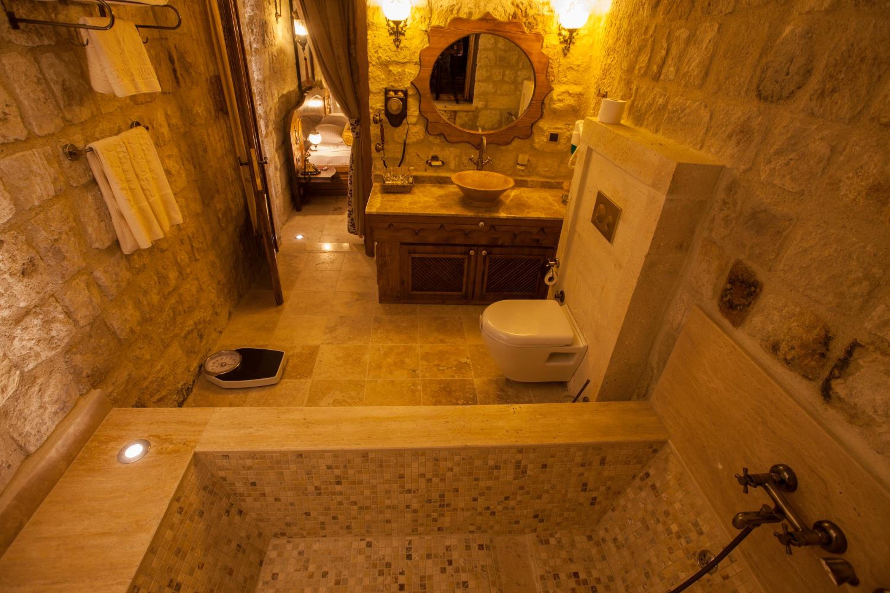 Glorious Cave Suite - Photo 11