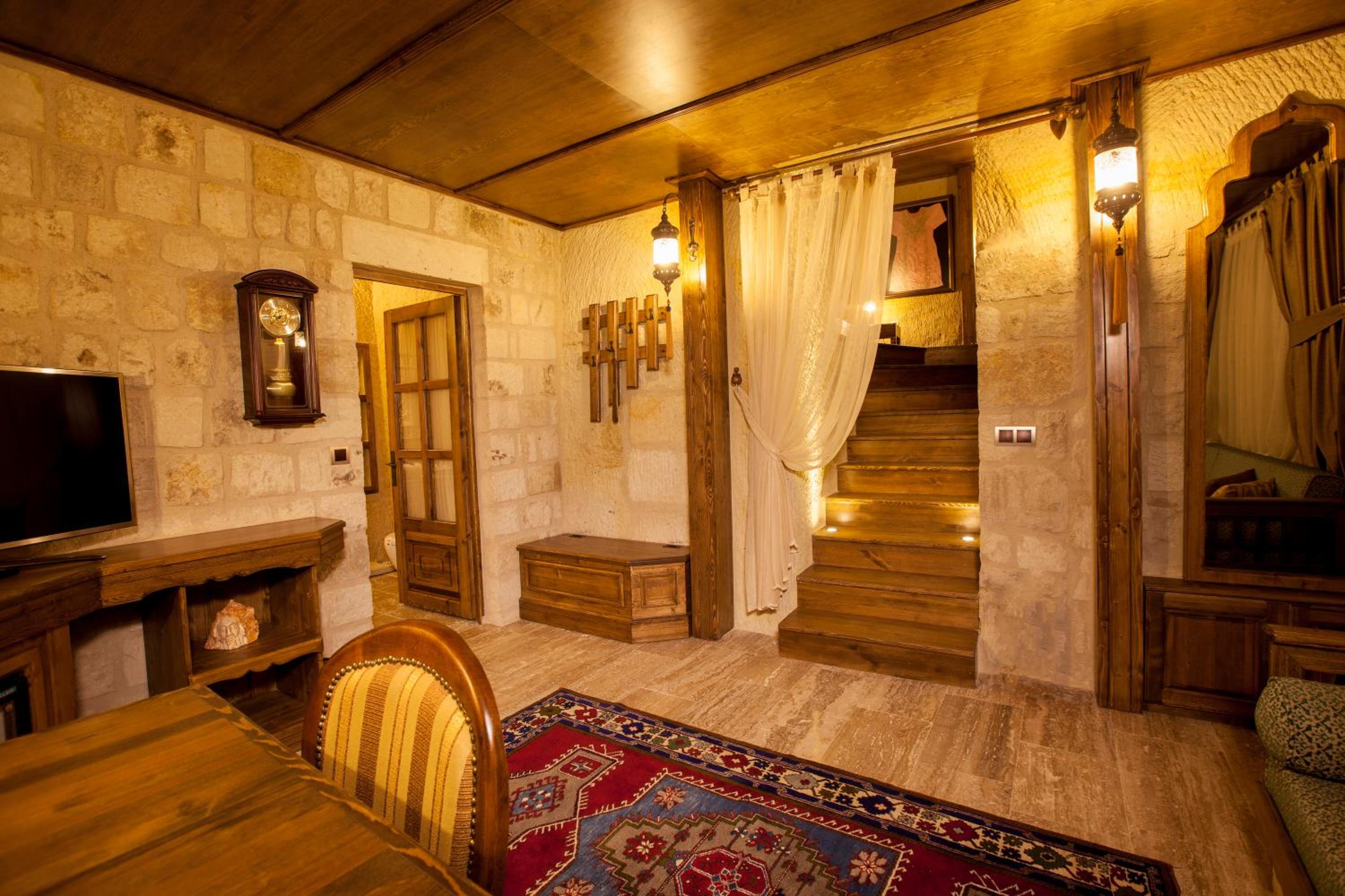 Glorious Cave Suite - Photo 13