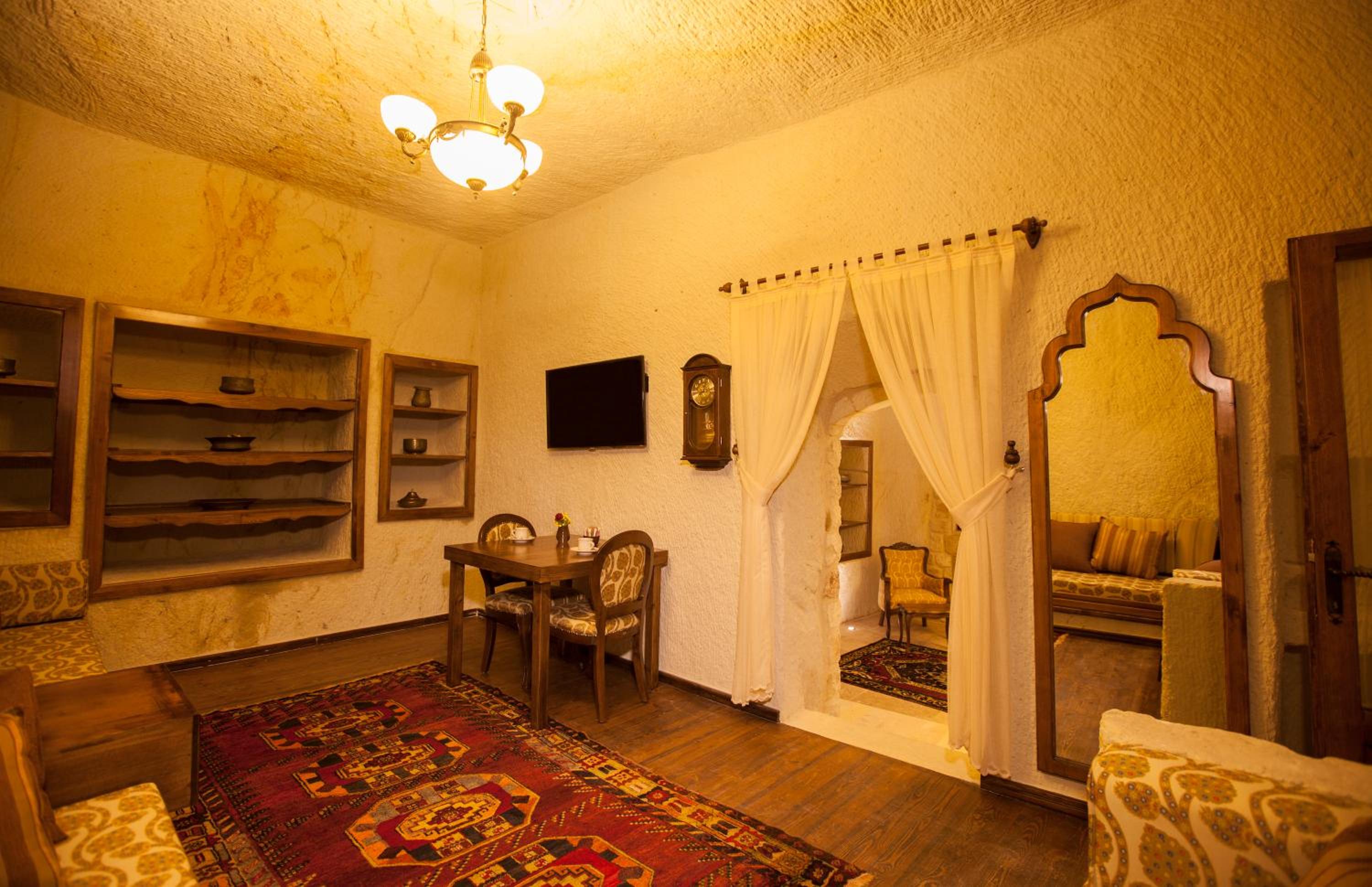 Glorious Cave Suite - Photo 15