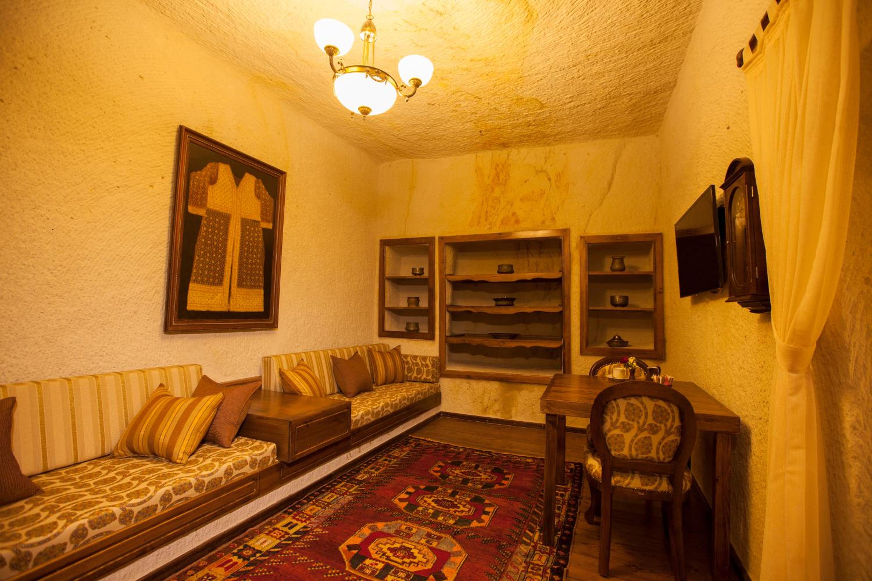 Glorious Cave Suite - Photo 17