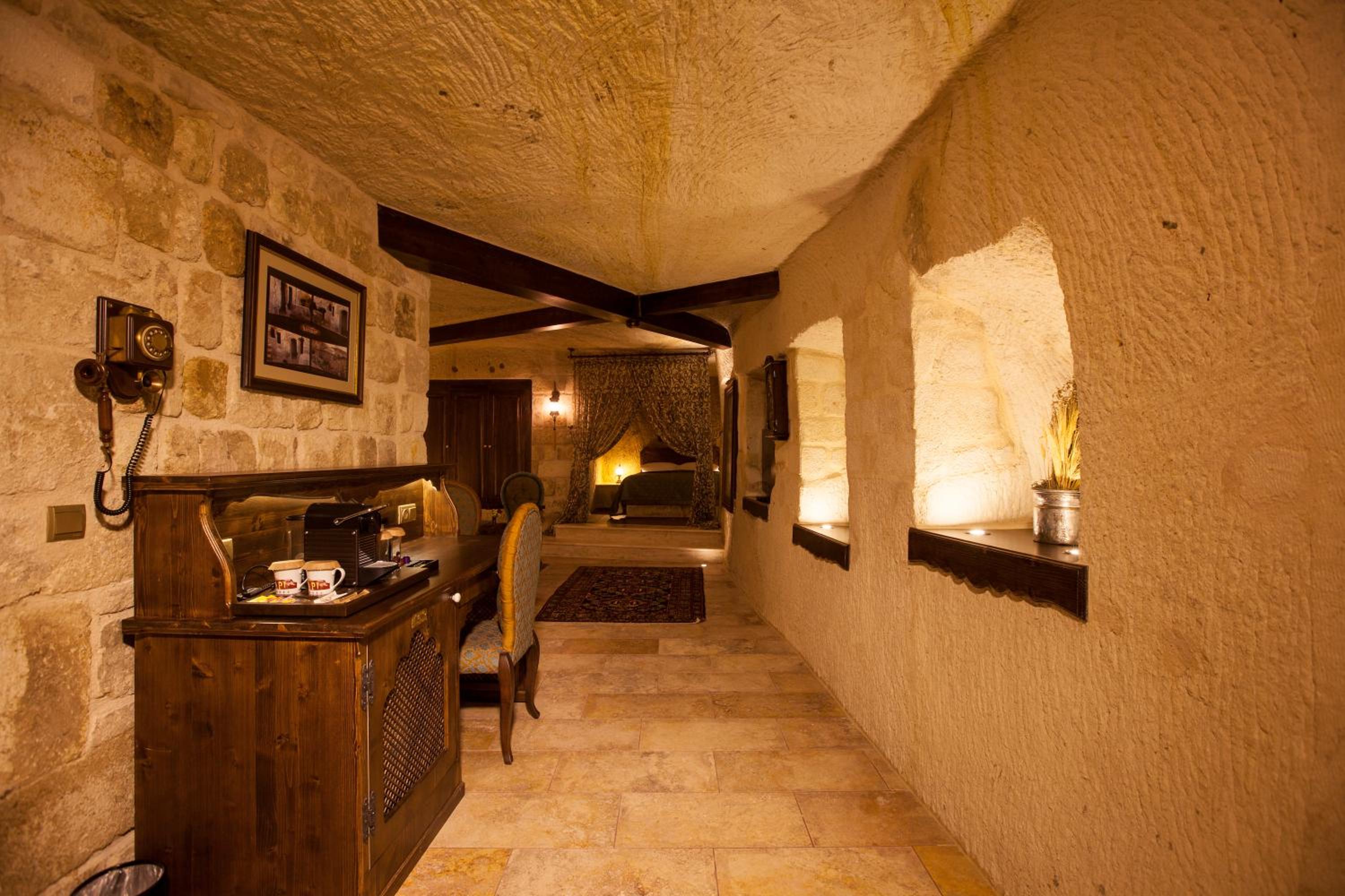 Majestic Cave & Pool Suite - Photo 1