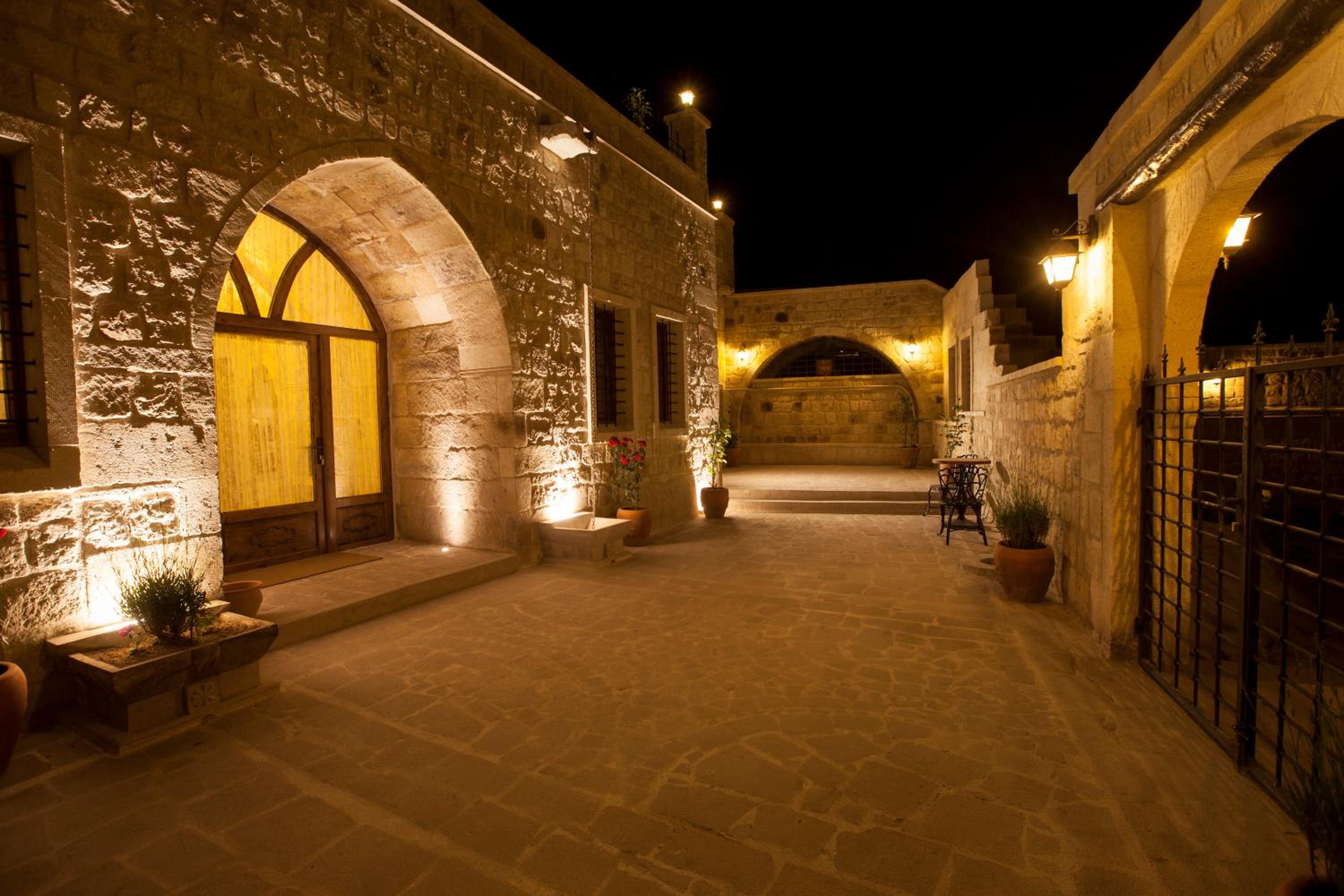 Majestic Cave & Pool Suite - Photo 11