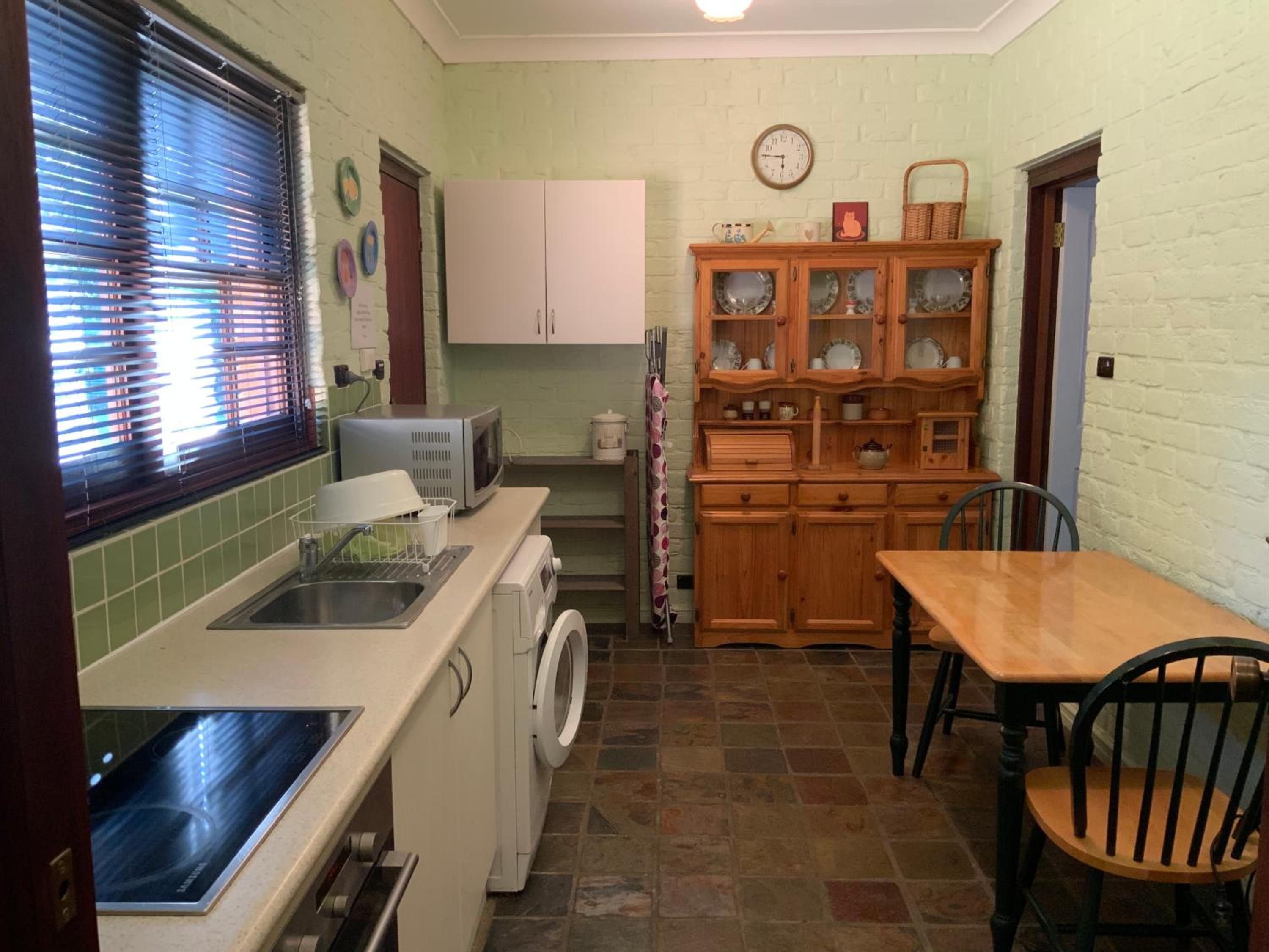 Studio Apartment - Photo 6