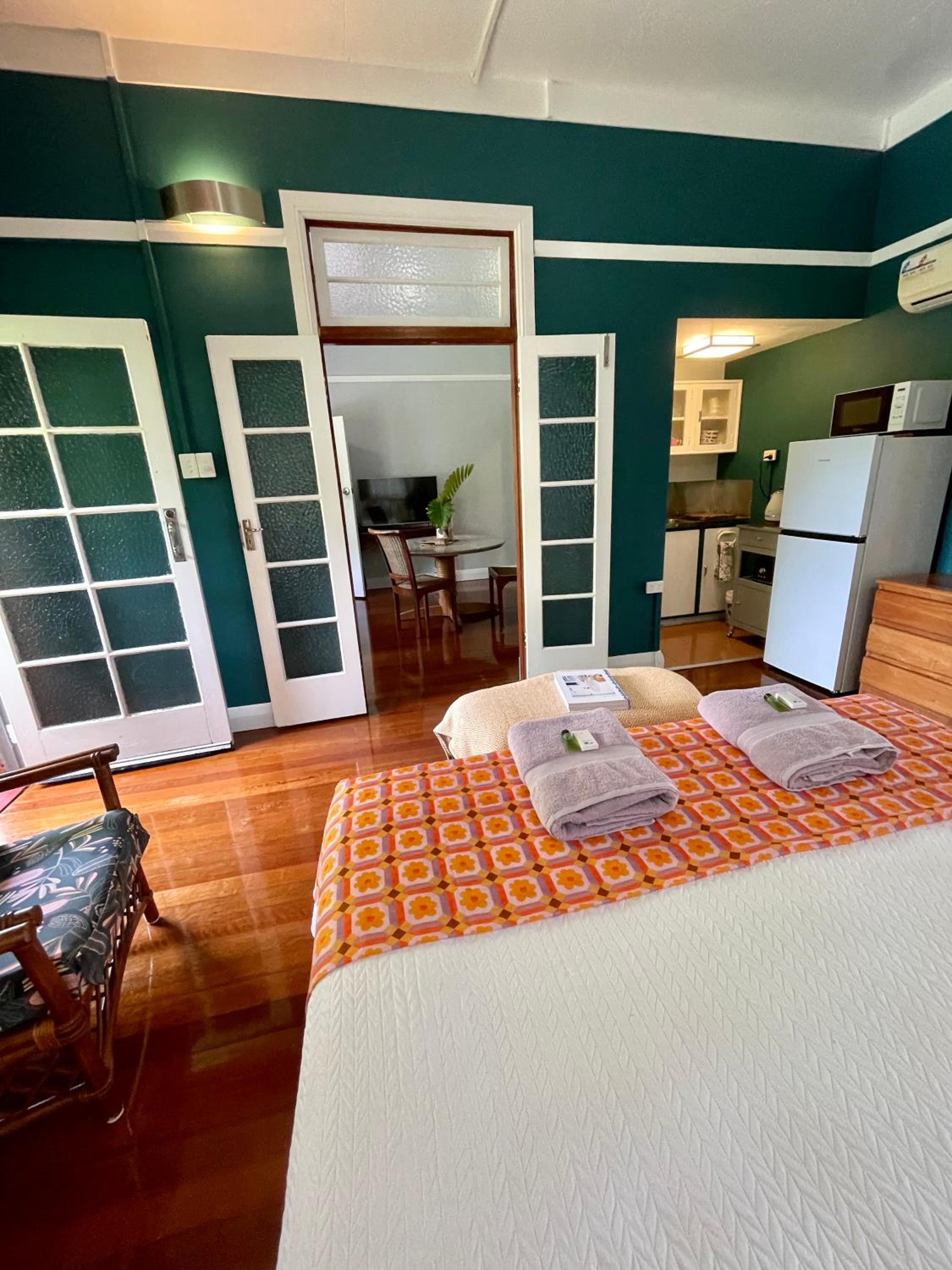Deluxe King Suite photo 2