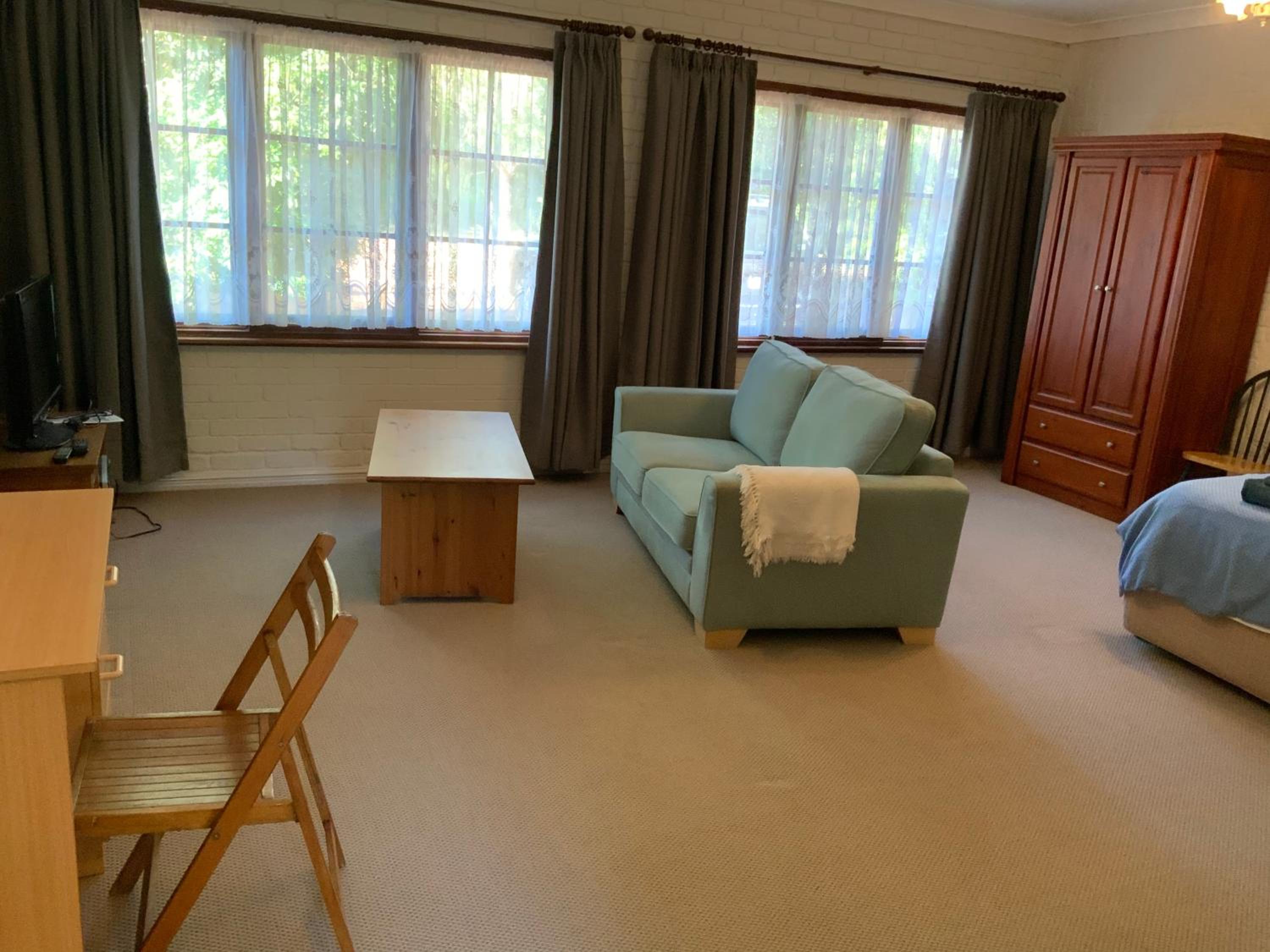 Studio Apartment - Photo 4